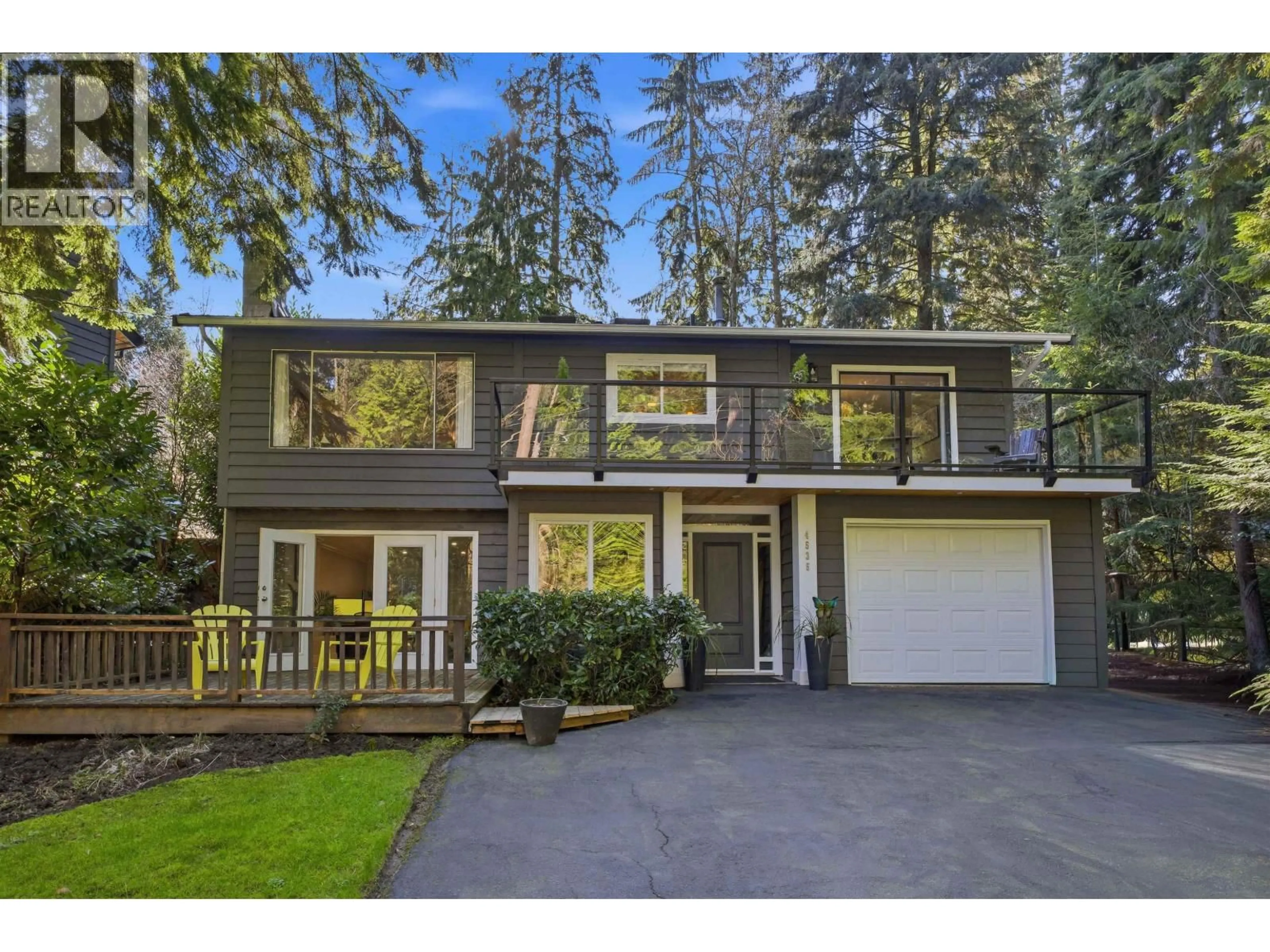 Home with vinyl exterior material, street for 4535 RAEBURN STREET, North Vancouver British Columbia V7G1R5