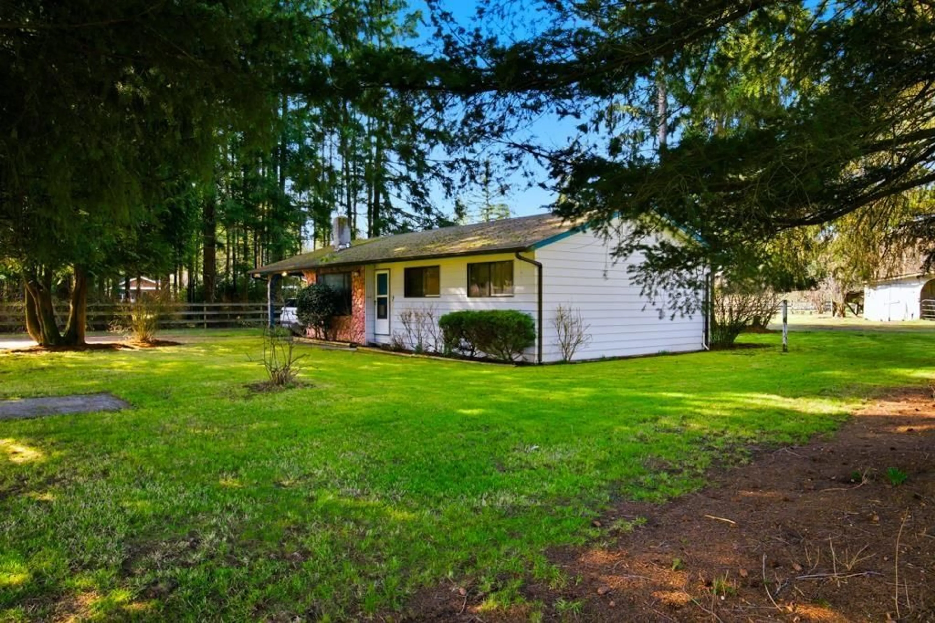 A pic from outside/outdoor area/front of a property/back of a property/a pic from drone, unknown for 3907 212 STREET, Langley British Columbia V3A9L1