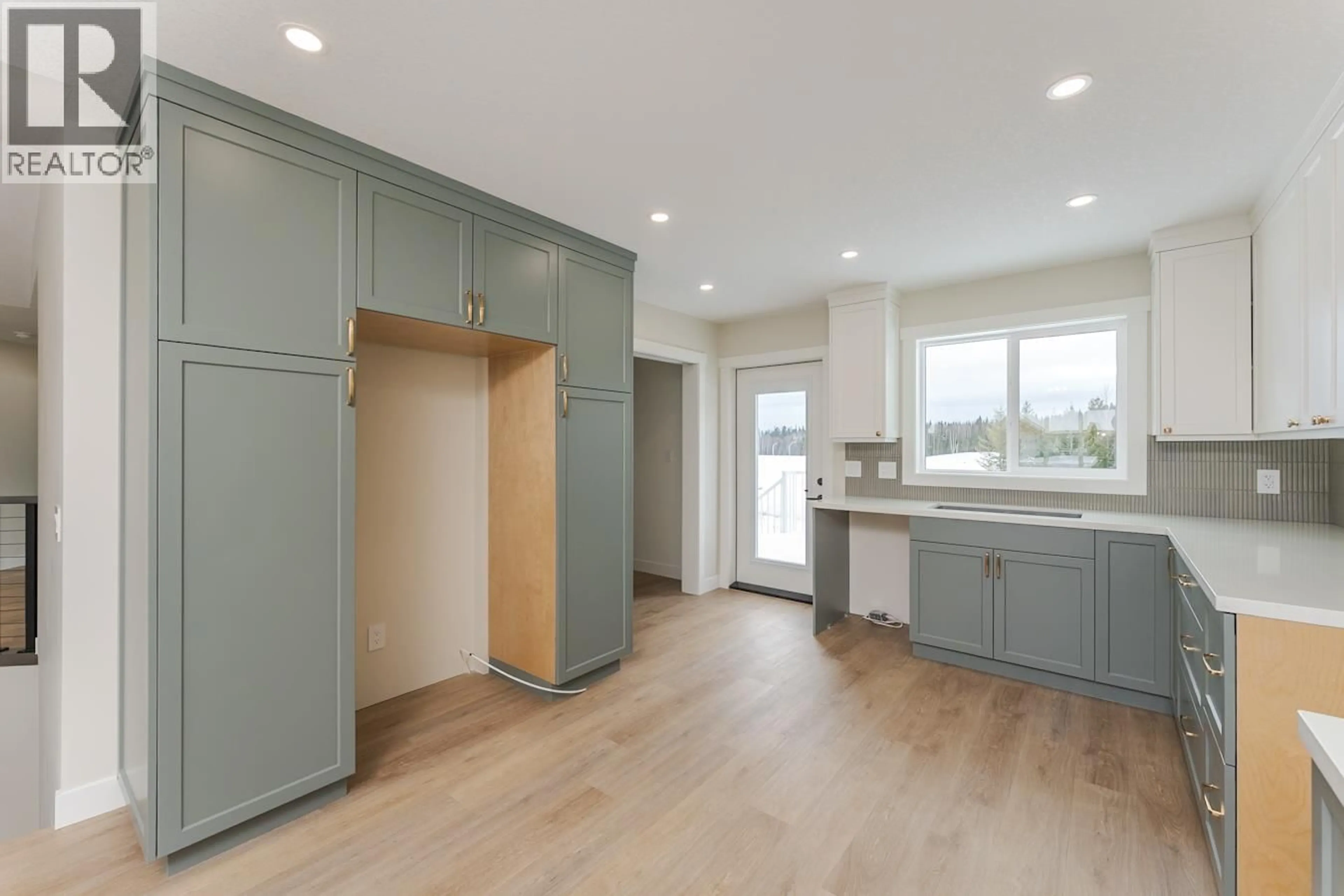 Open concept kitchen, unknown for 7233 HILLU ROAD, Prince George British Columbia V2K0B4