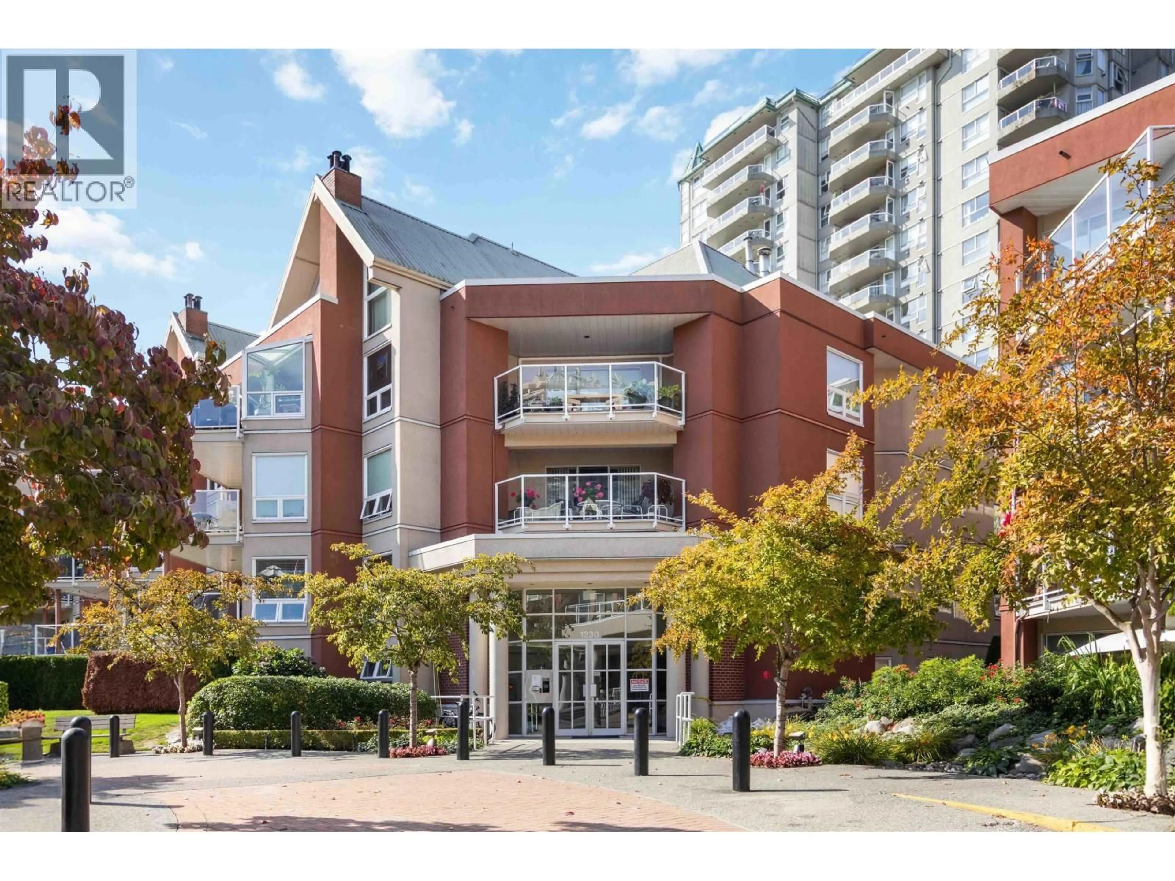 Indoor foyer for 102 - 1230 QUAYSIDE DRIVE, New Westminster British Columbia V3M6H1