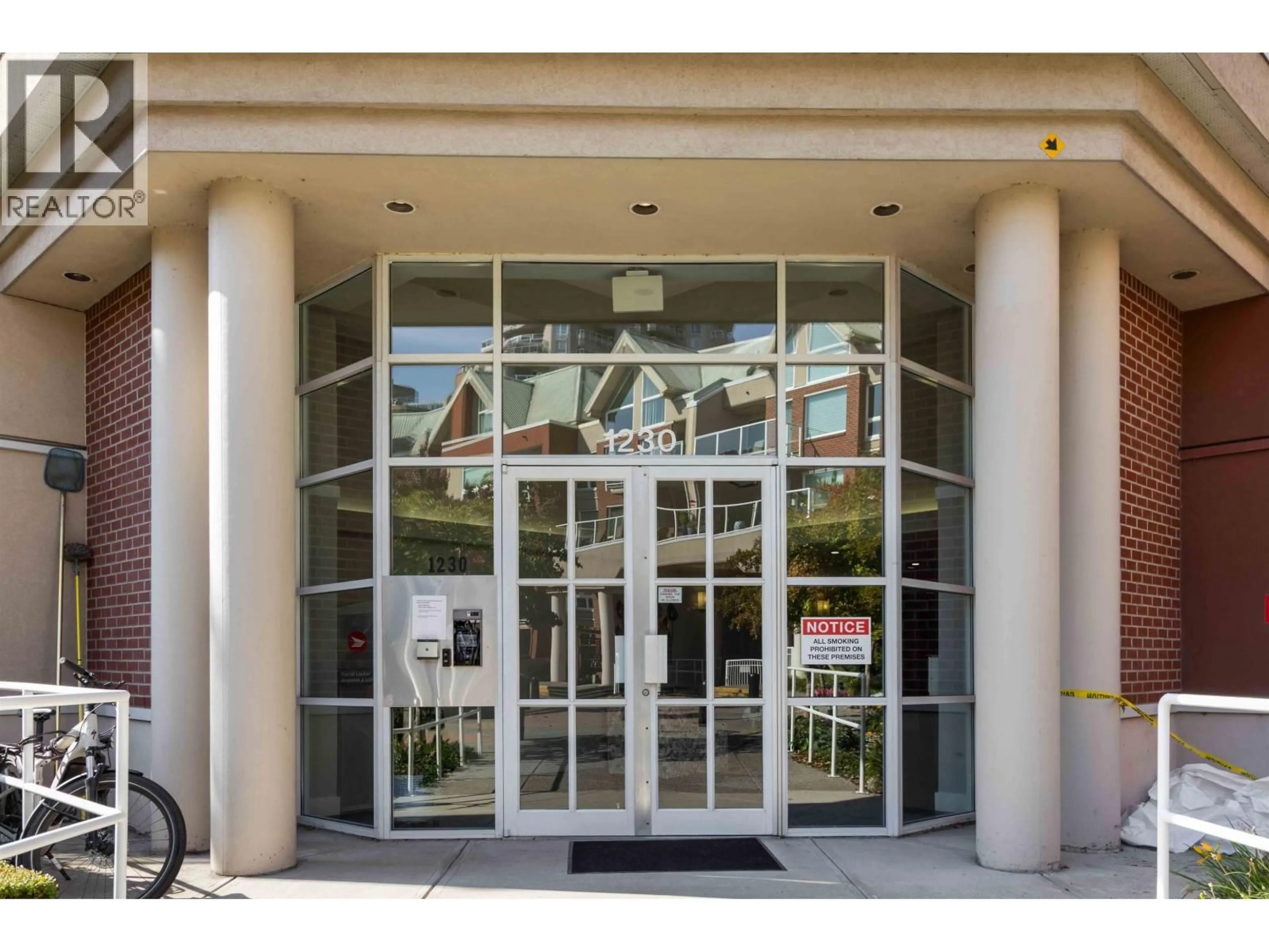 Indoor foyer for 102 - 1230 QUAYSIDE DRIVE, New Westminster British Columbia V3M6H1