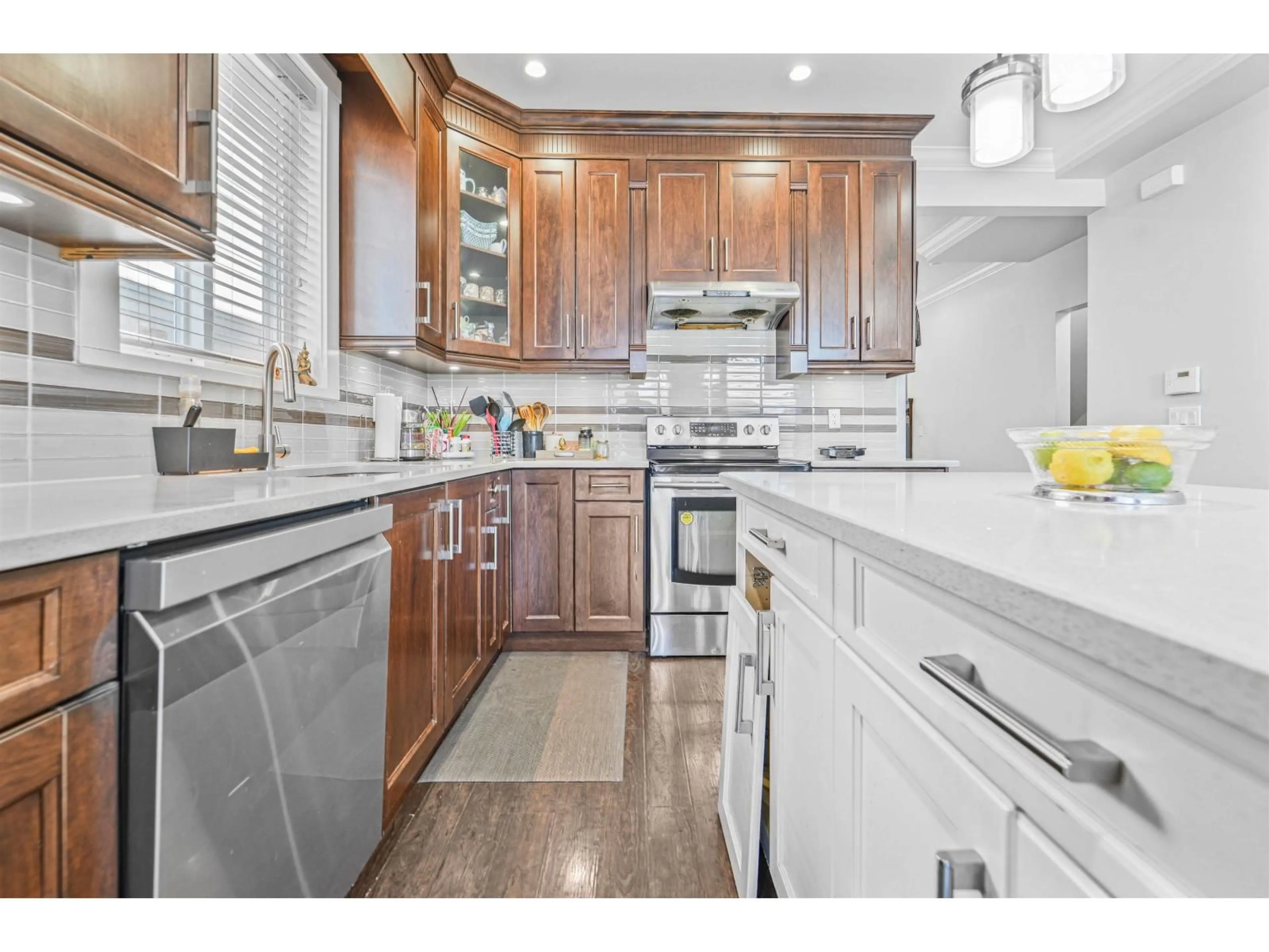 Open concept kitchen, ceramic/tile floor for 21065 80 AVENUE, Langley British Columbia V2Y0J4