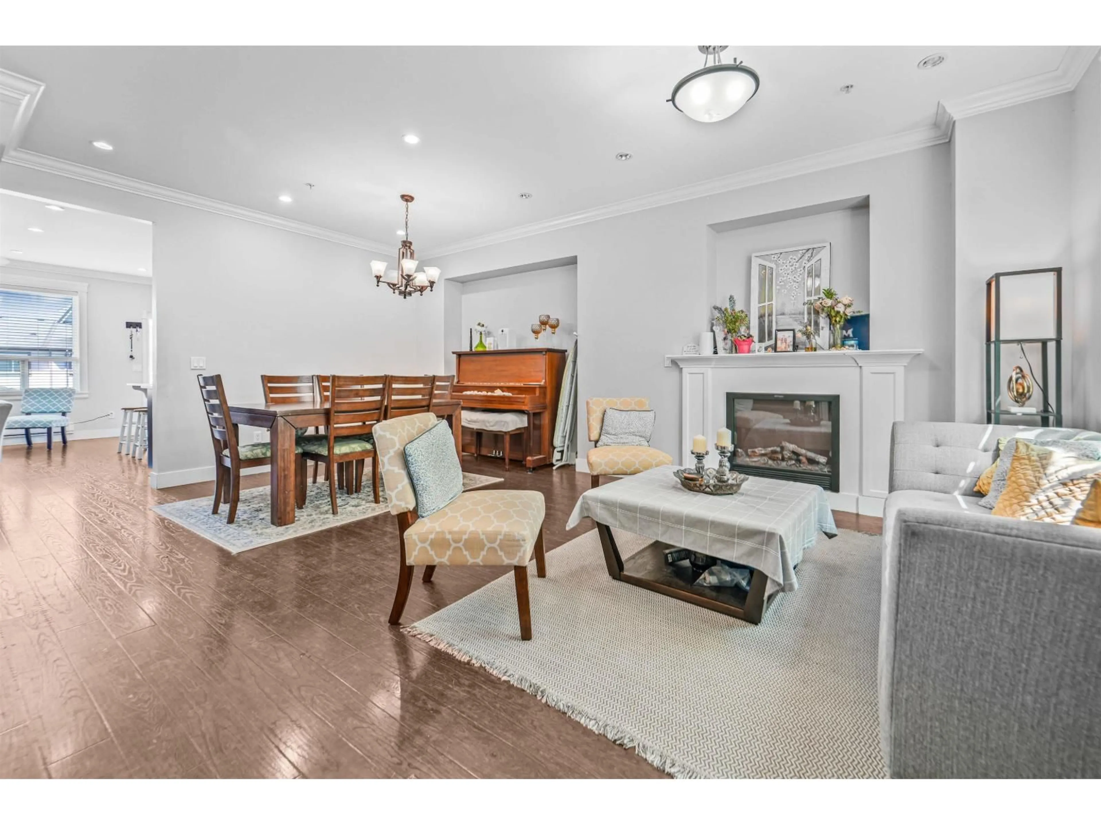 Living room with furniture, unknown for 21065 80 AVENUE, Langley British Columbia V2Y0J4