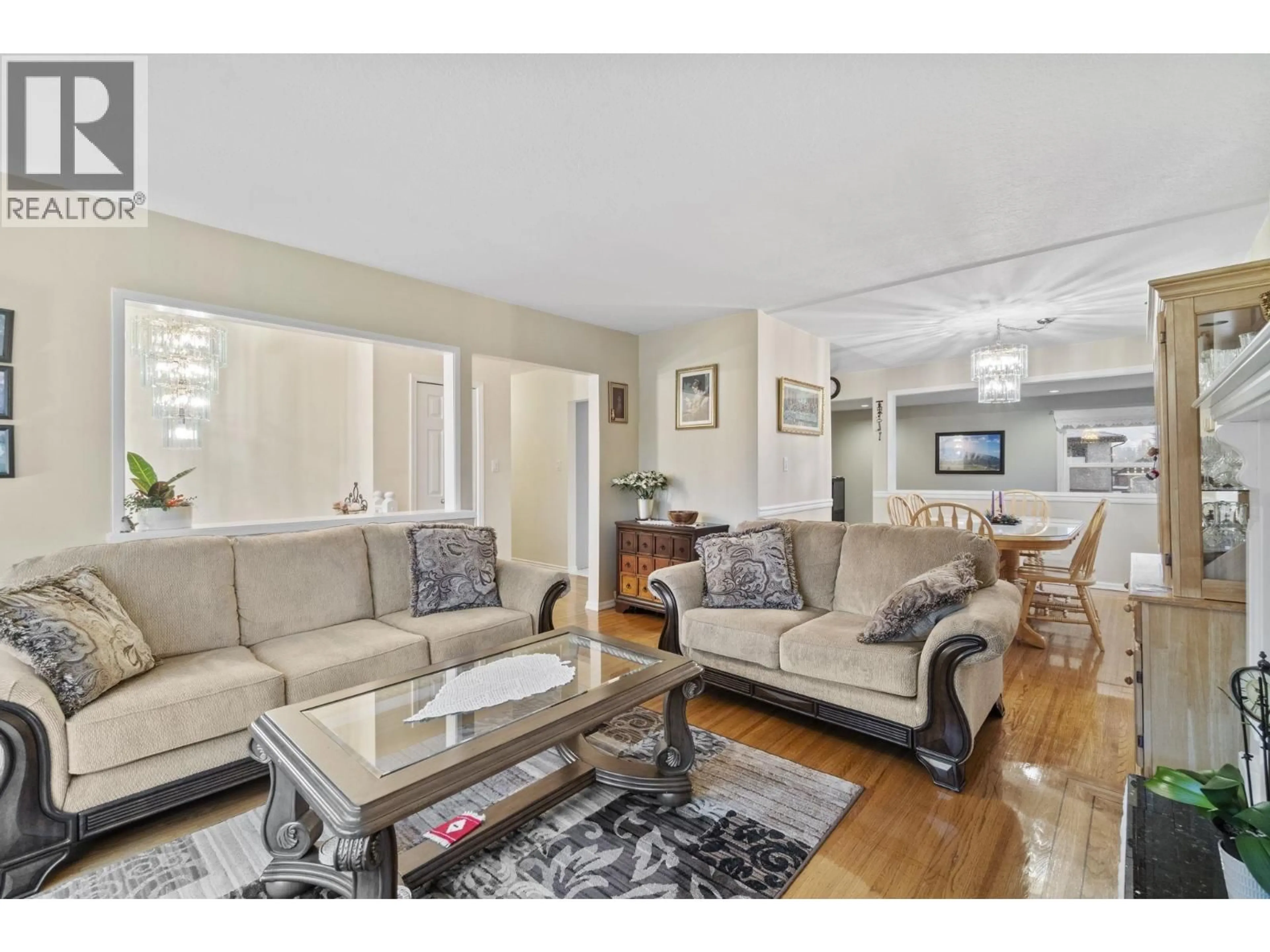 Living room with furniture, wood/laminate floor for 920 GROVE AVENUE, Burnaby British Columbia V5B4G7