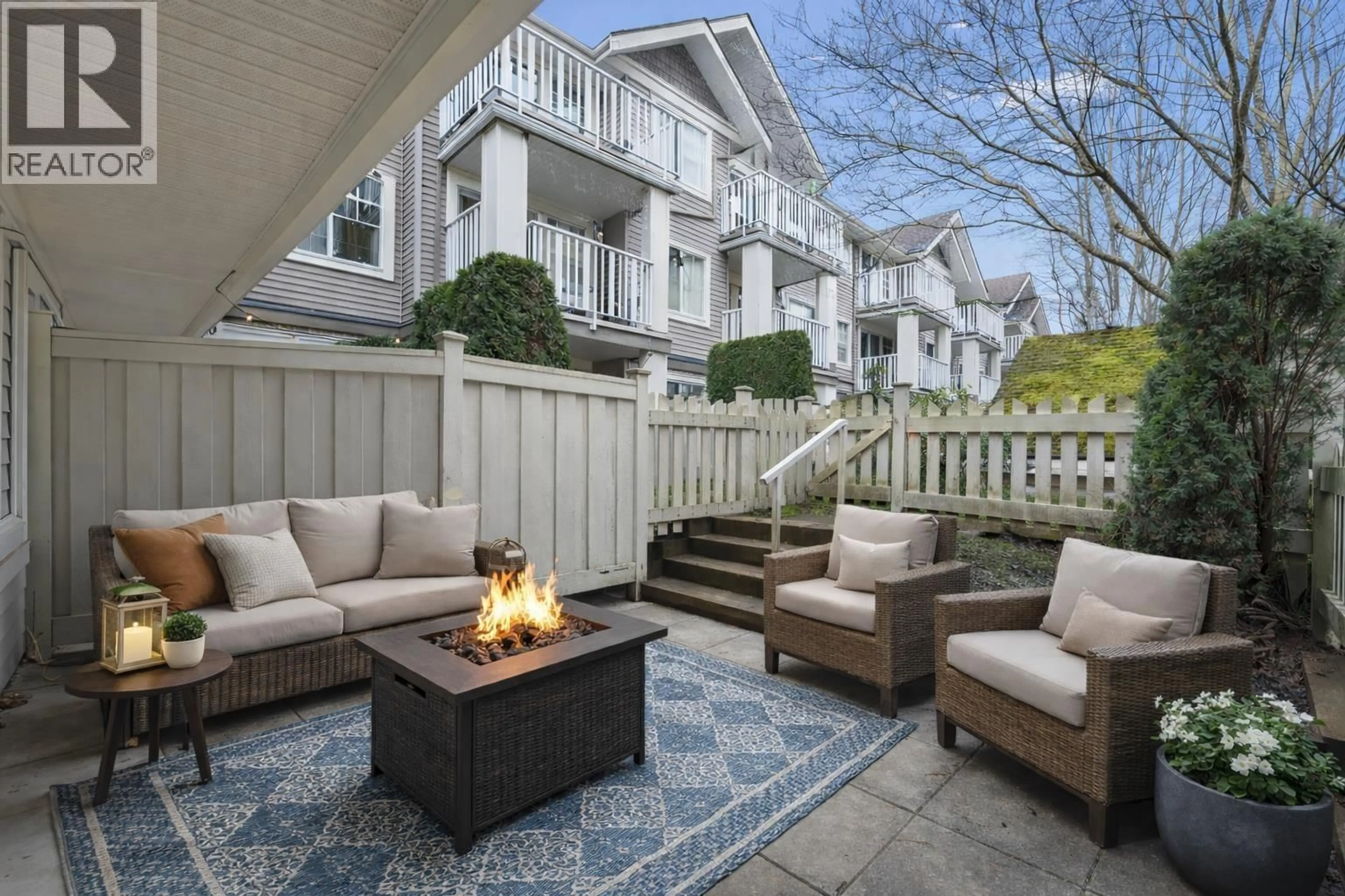 Patio, unknown for 7336 SALISBURY AVENUE, Burnaby British Columbia V5E2A3