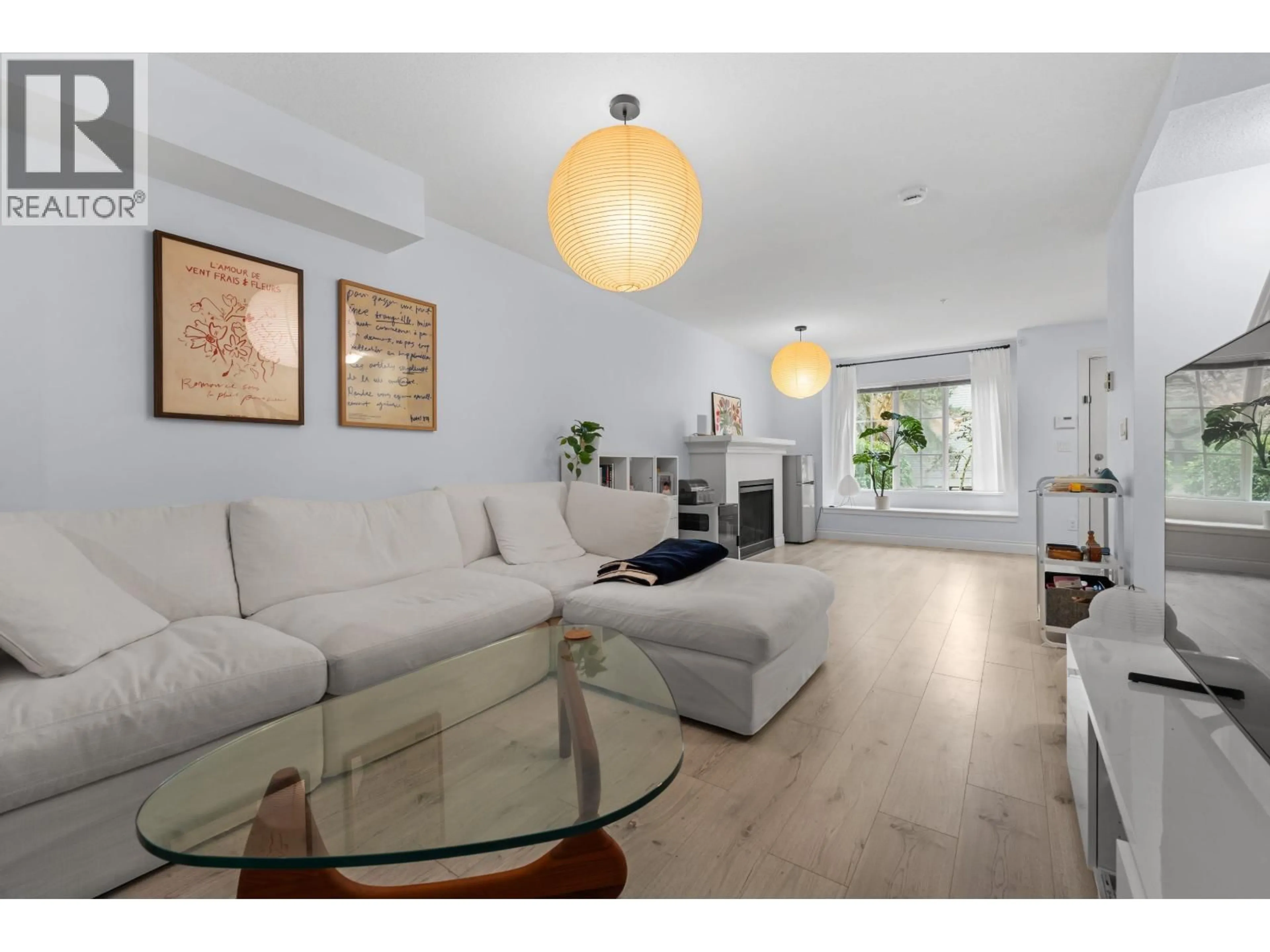 Living room with furniture, unknown for 7336 SALISBURY AVENUE, Burnaby British Columbia V5E2A3