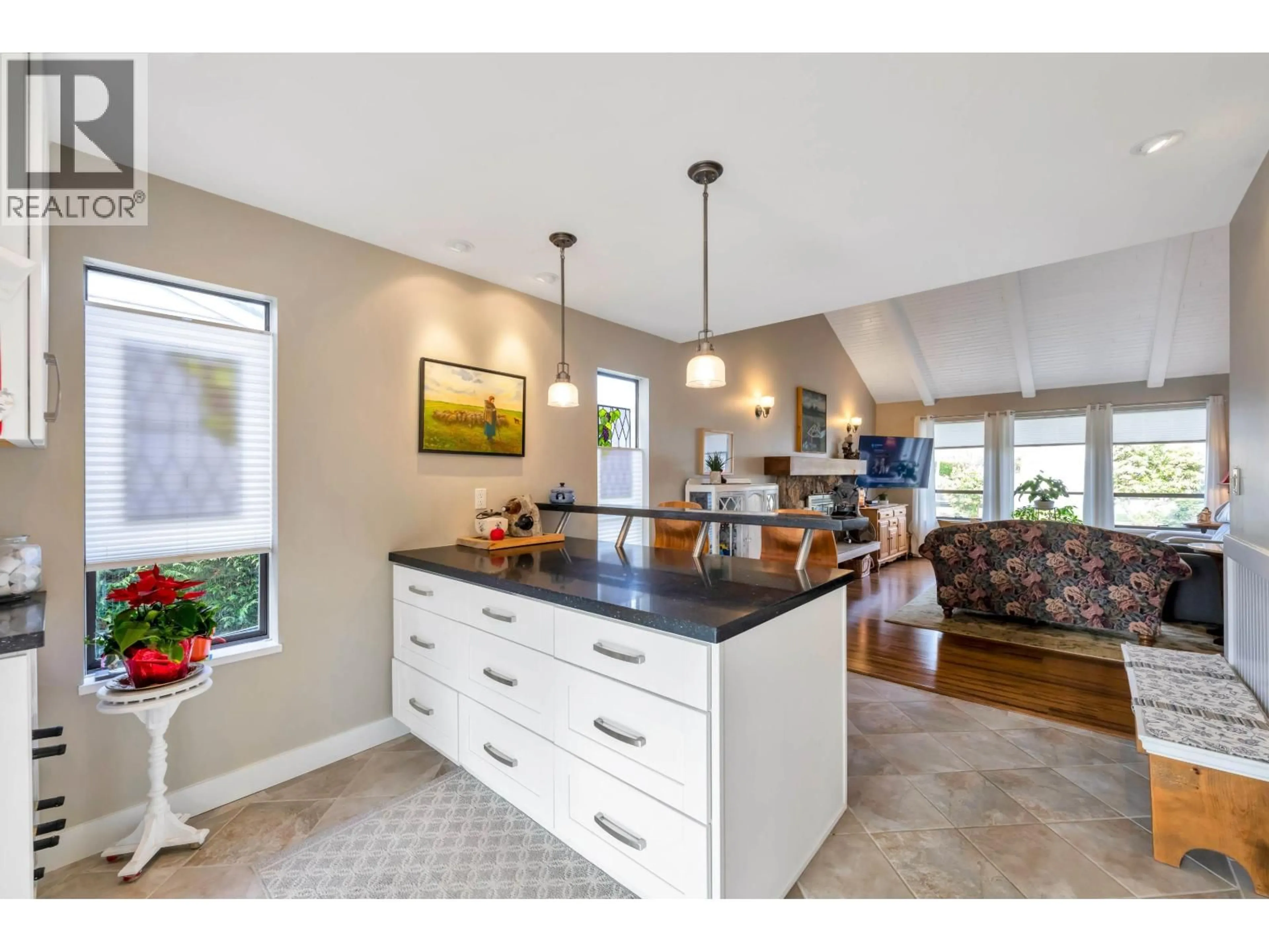 Open concept kitchen, ceramic/tile floor for 5190 WESTMINSTER AVENUE, Delta British Columbia V4K2J2