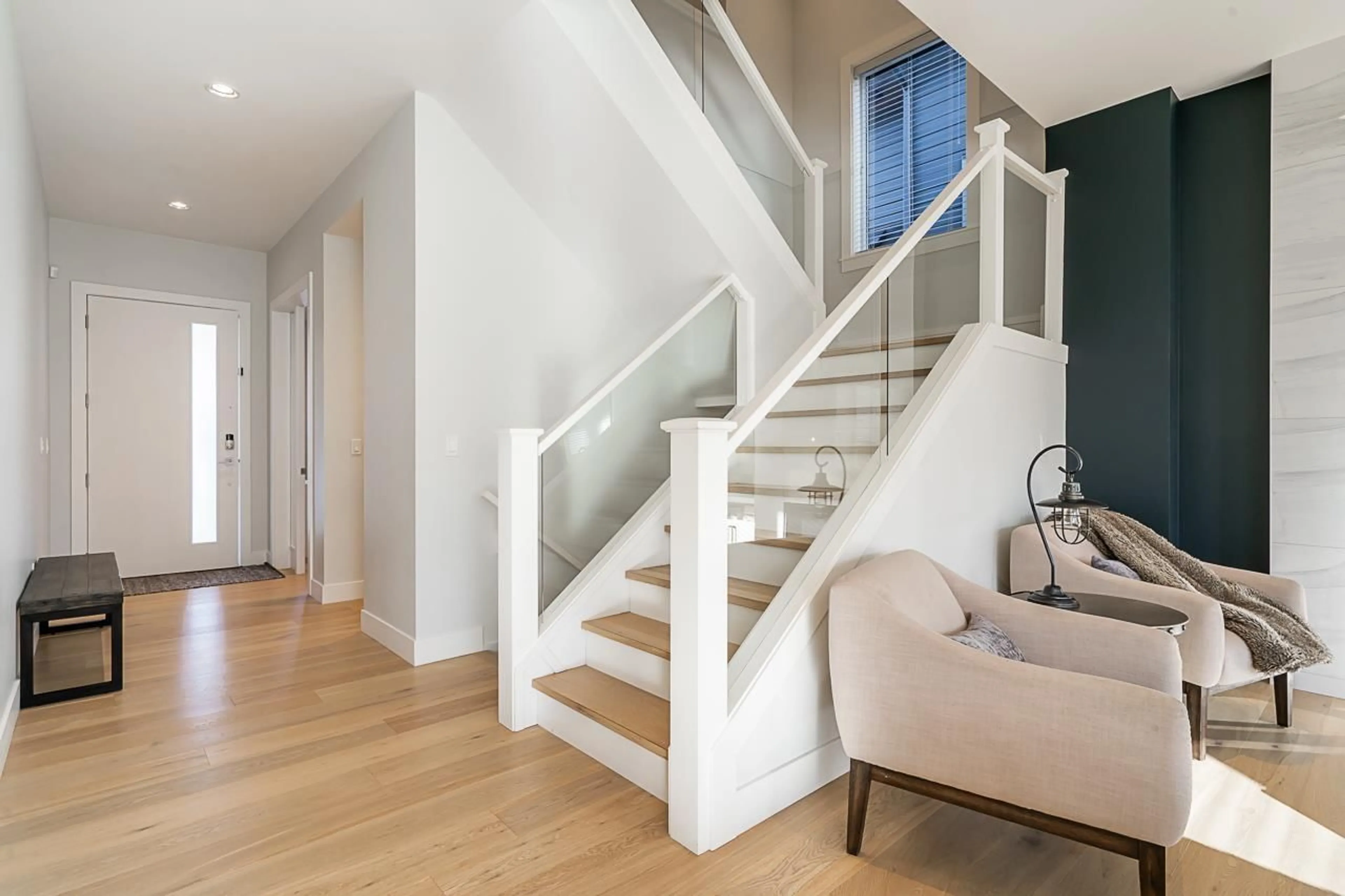 Stairs for 16752 17A AVENUE, Surrey British Columbia V3Z0T3