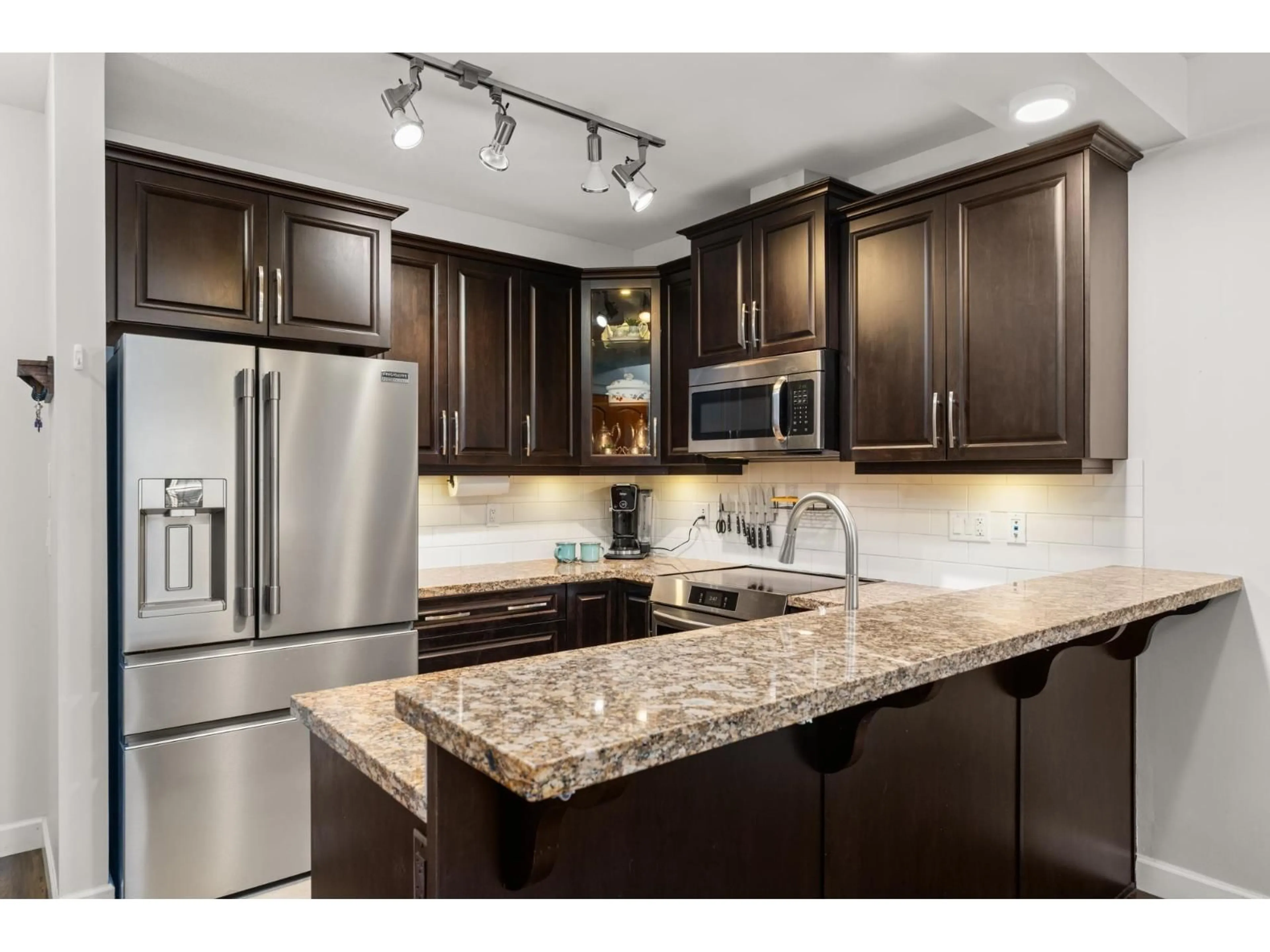 Open concept kitchen, ceramic/tile floor for 471 - 8258 207A STREET, Langley British Columbia V2Y0N4