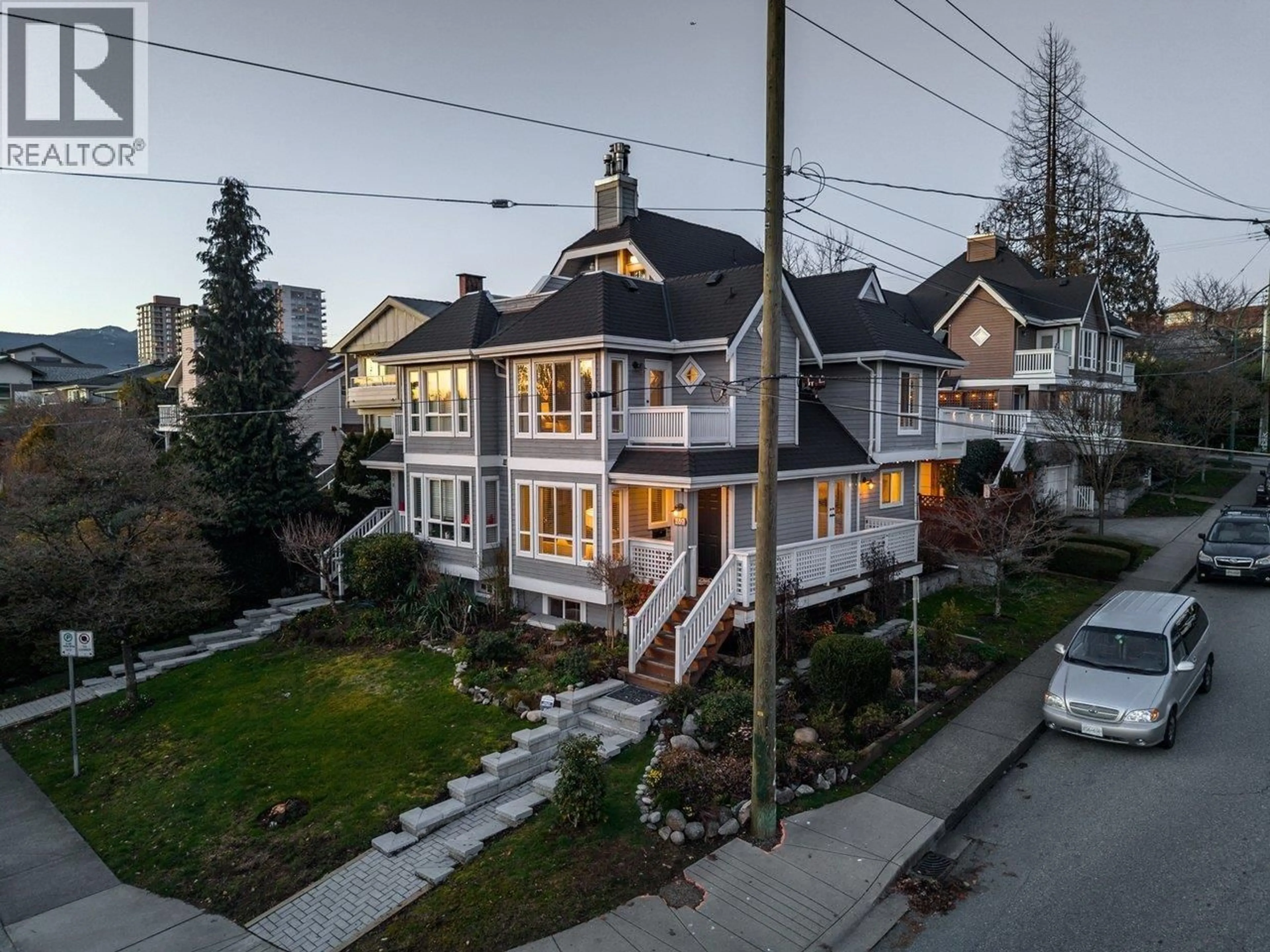 A pic from outside/outdoor area/front of a property/back of a property/a pic from drone, street for 280 5TH STREET, North Vancouver British Columbia V7L1L7