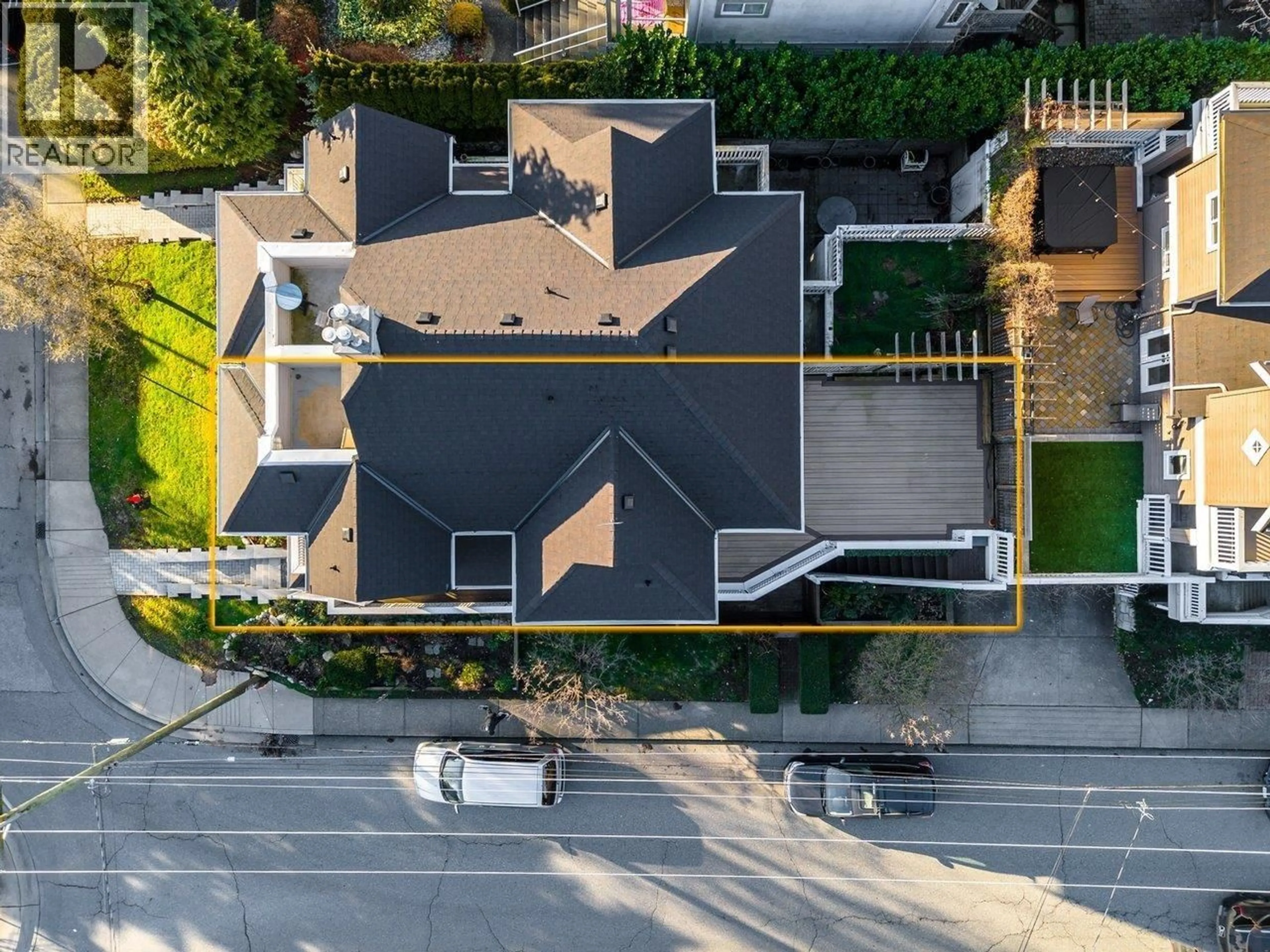 A pic from outside/outdoor area/front of a property/back of a property/a pic from drone, street for 280 5TH STREET, North Vancouver British Columbia V7L1L7