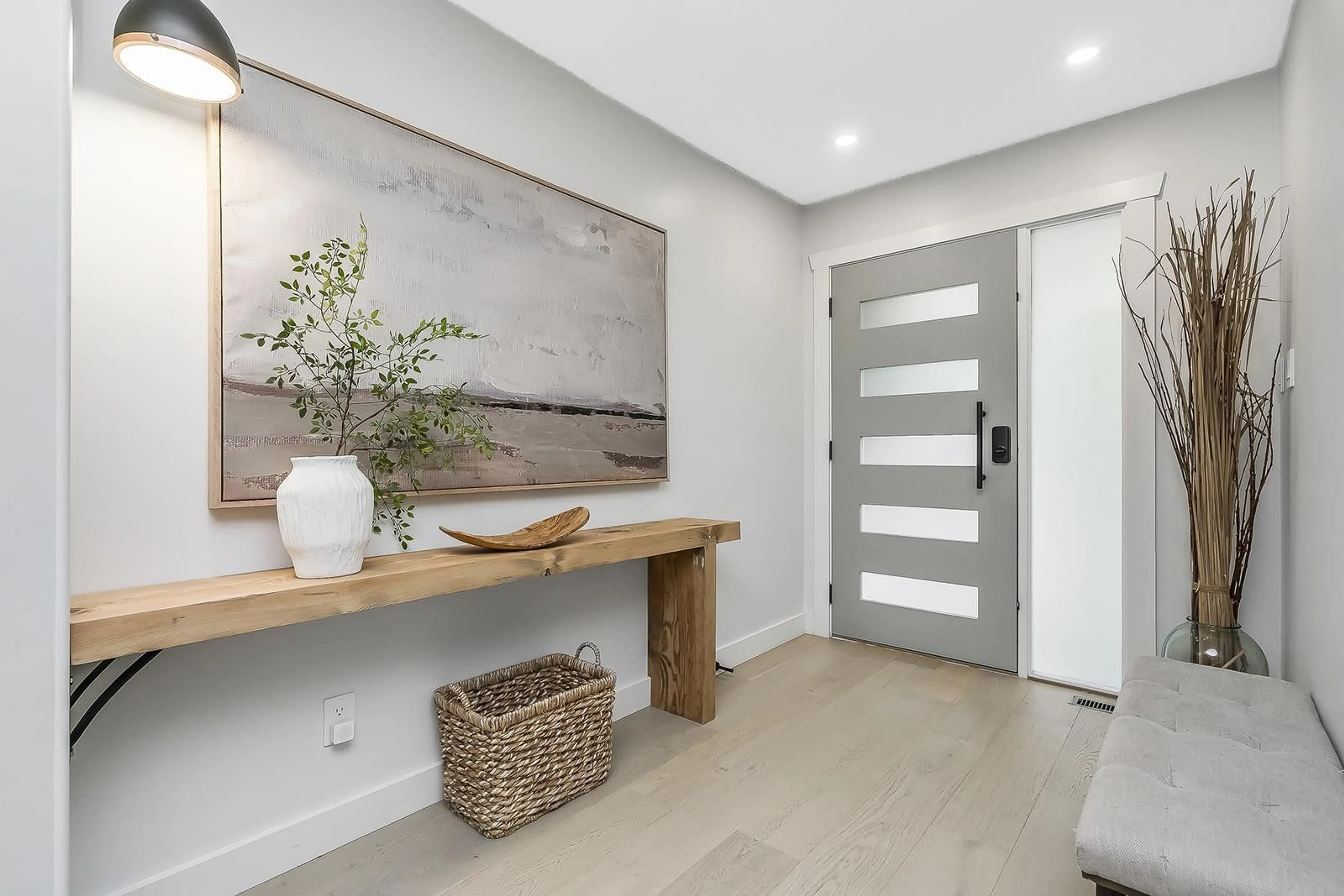 Indoor entryway for 1033 164 STREET, Surrey British Columbia V4A4Y6