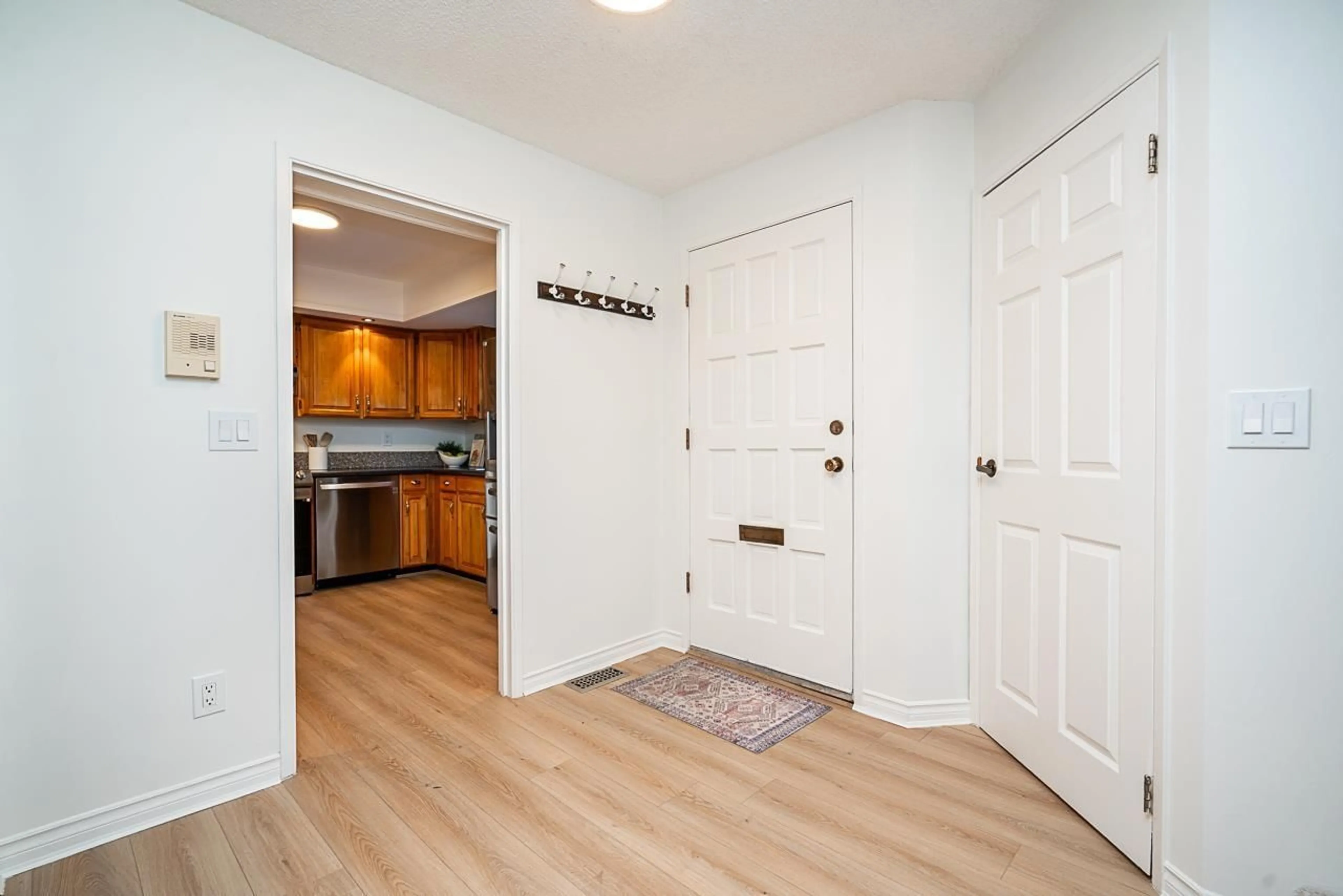 Indoor entryway for 102 - 12747 16 AVENUE, Surrey British Columbia V4A1N2