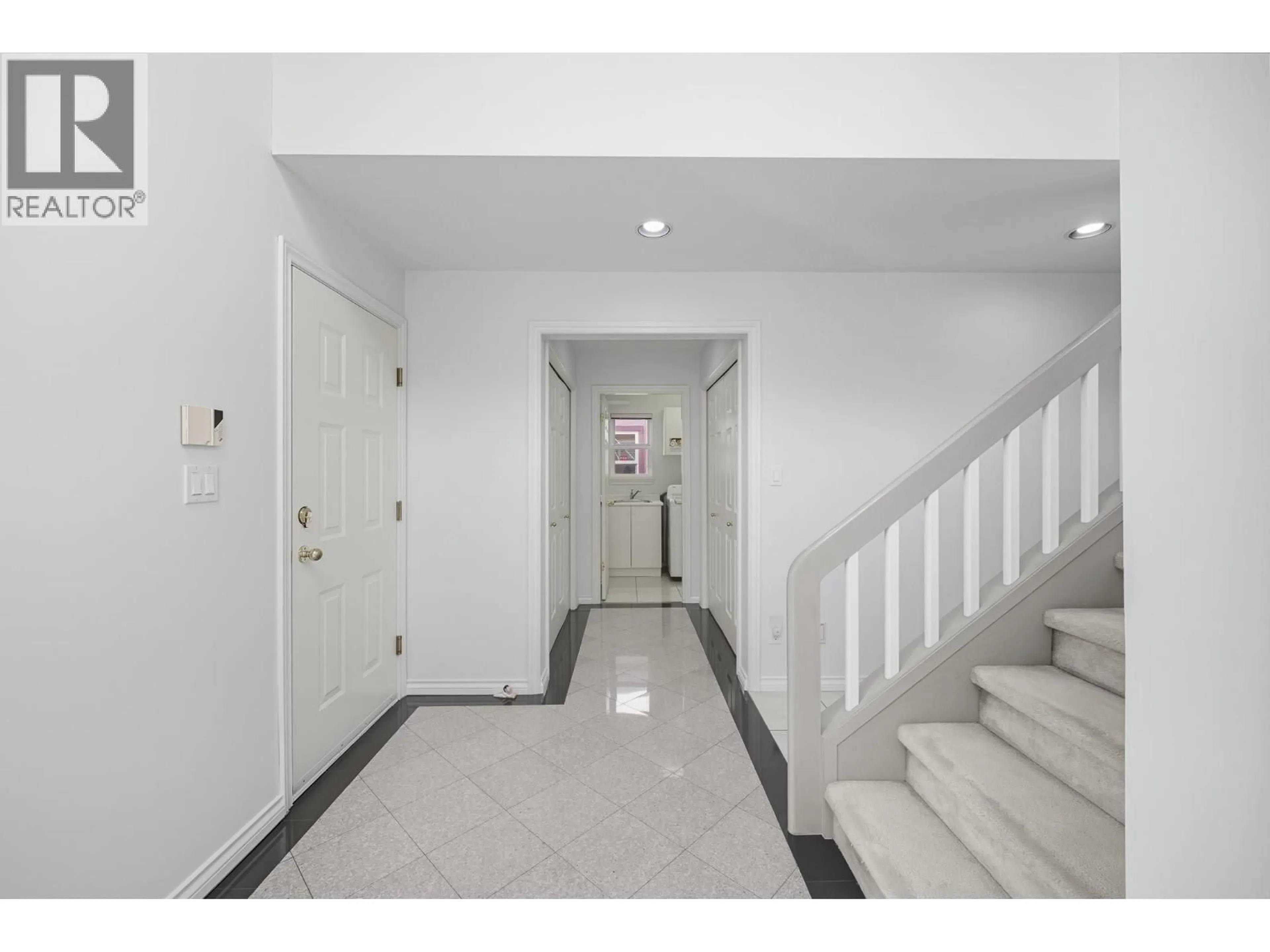 Indoor foyer for 12631 CAMERON DRIVE, Richmond British Columbia V6V2T6