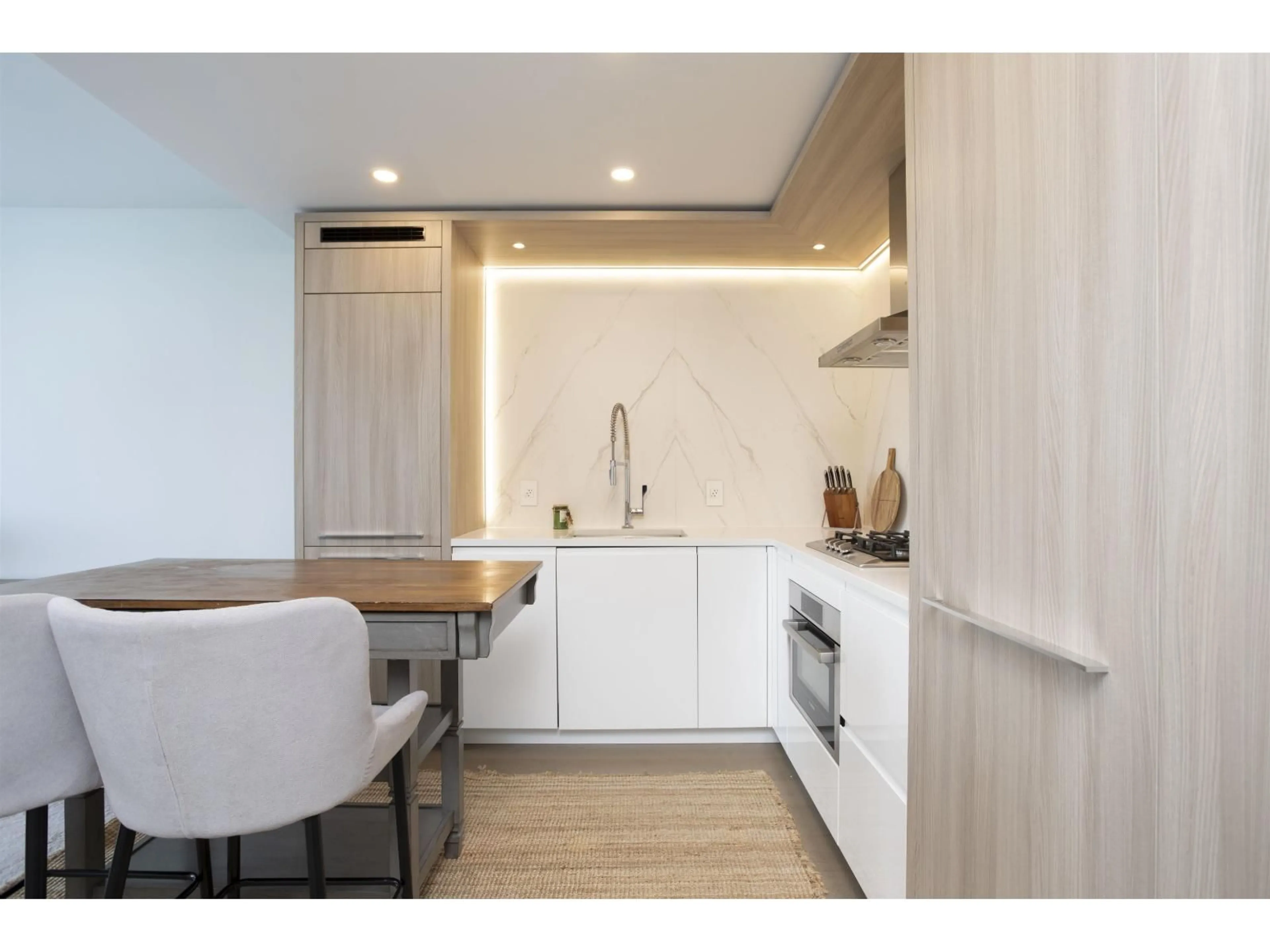 Unknown for 1103 - 15165 THRIFT AVENUE, White Rock British Columbia V4B3Z4