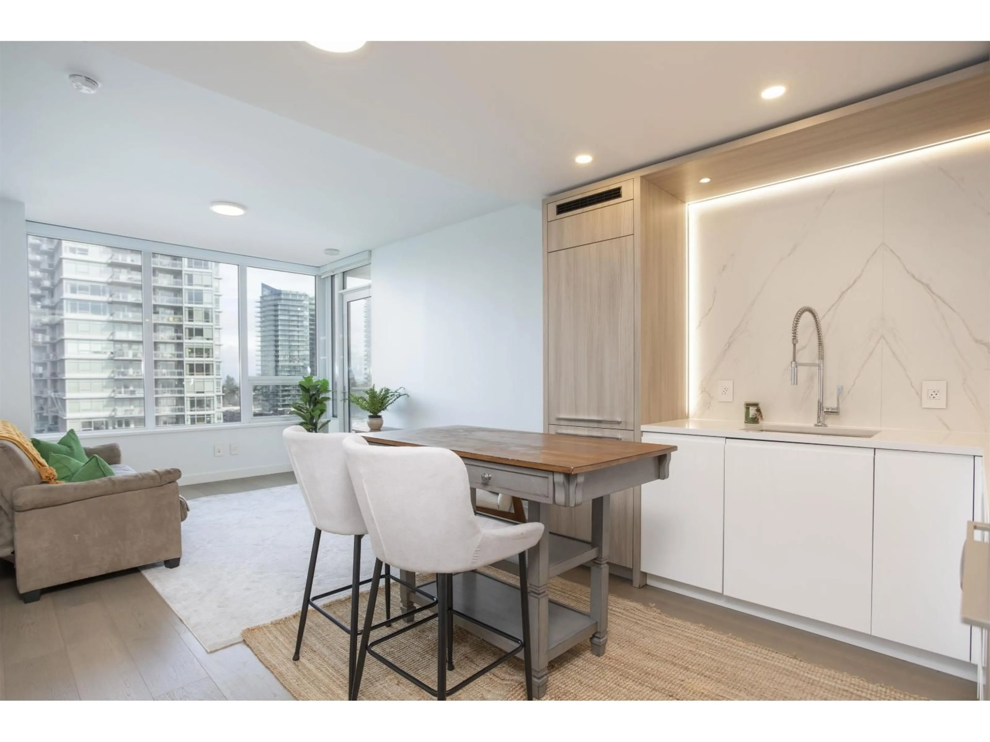 Open concept kitchen, unknown for 1103 - 15165 THRIFT AVENUE, White Rock British Columbia V4B3Z4