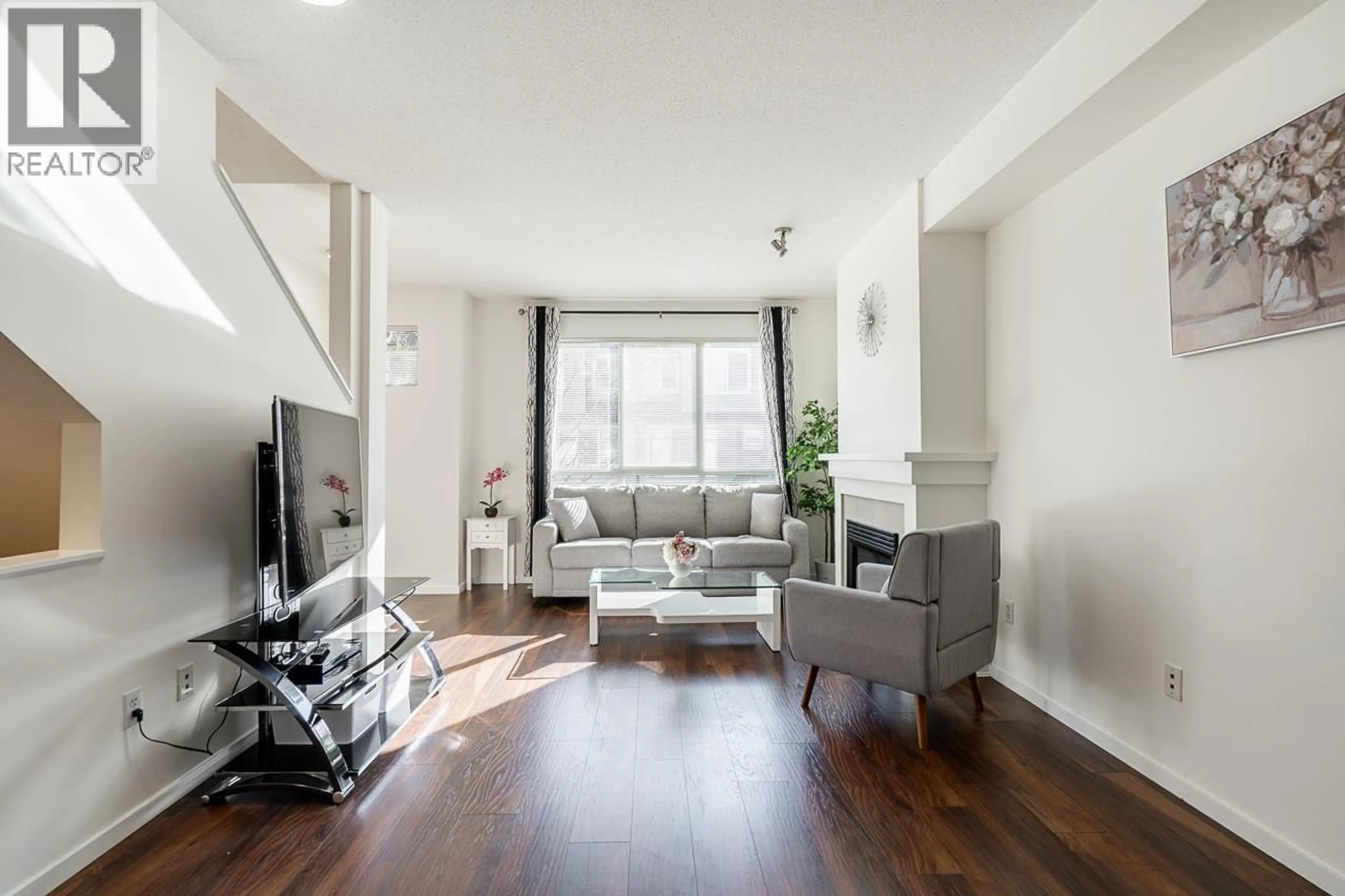 Living room with furniture, unknown for 23 - 9088 HALSTON COURT, Burnaby British Columbia V3N0A7