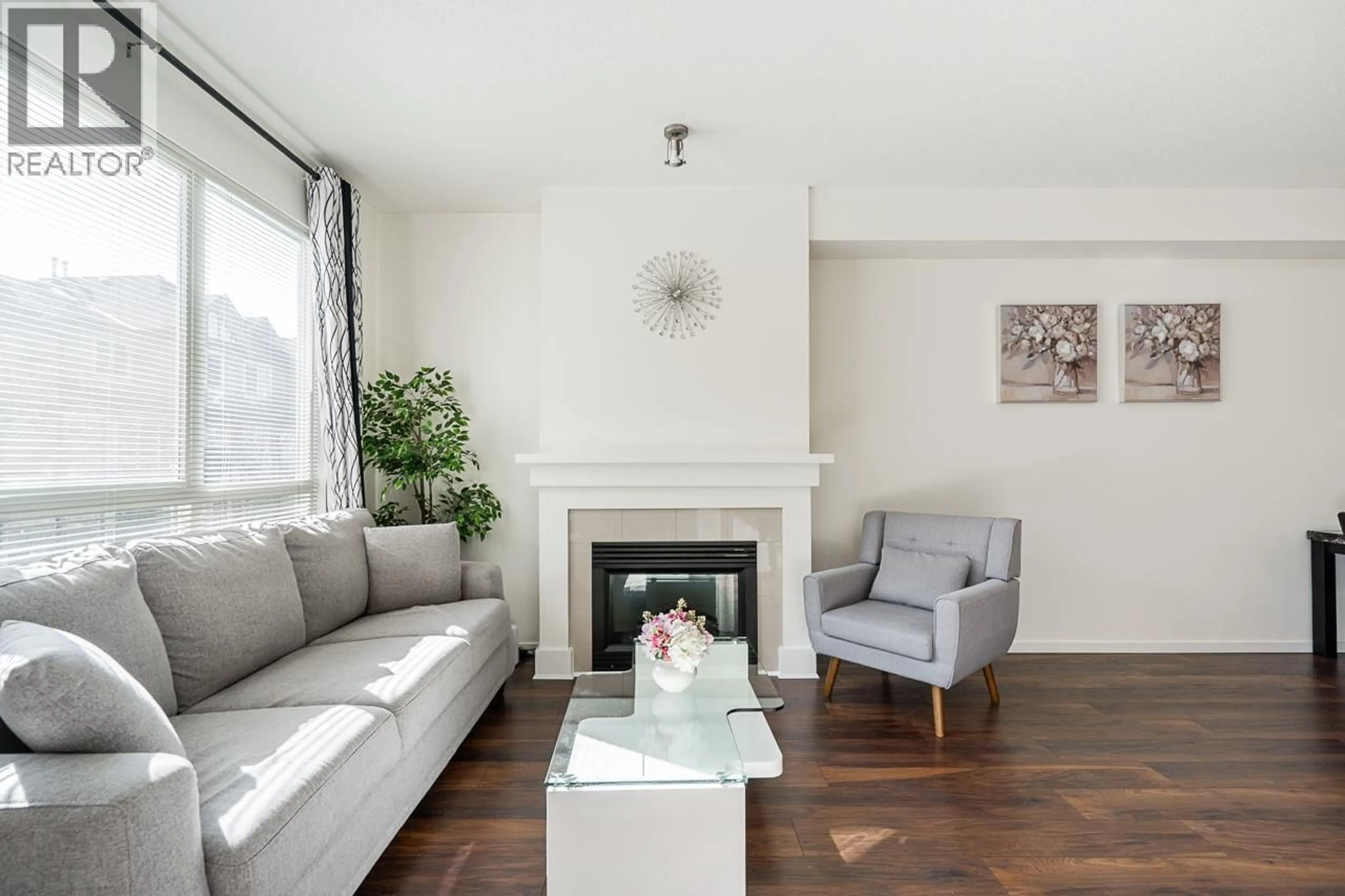 Living room with furniture, unknown for 23 - 9088 HALSTON COURT, Burnaby British Columbia V3N0A7