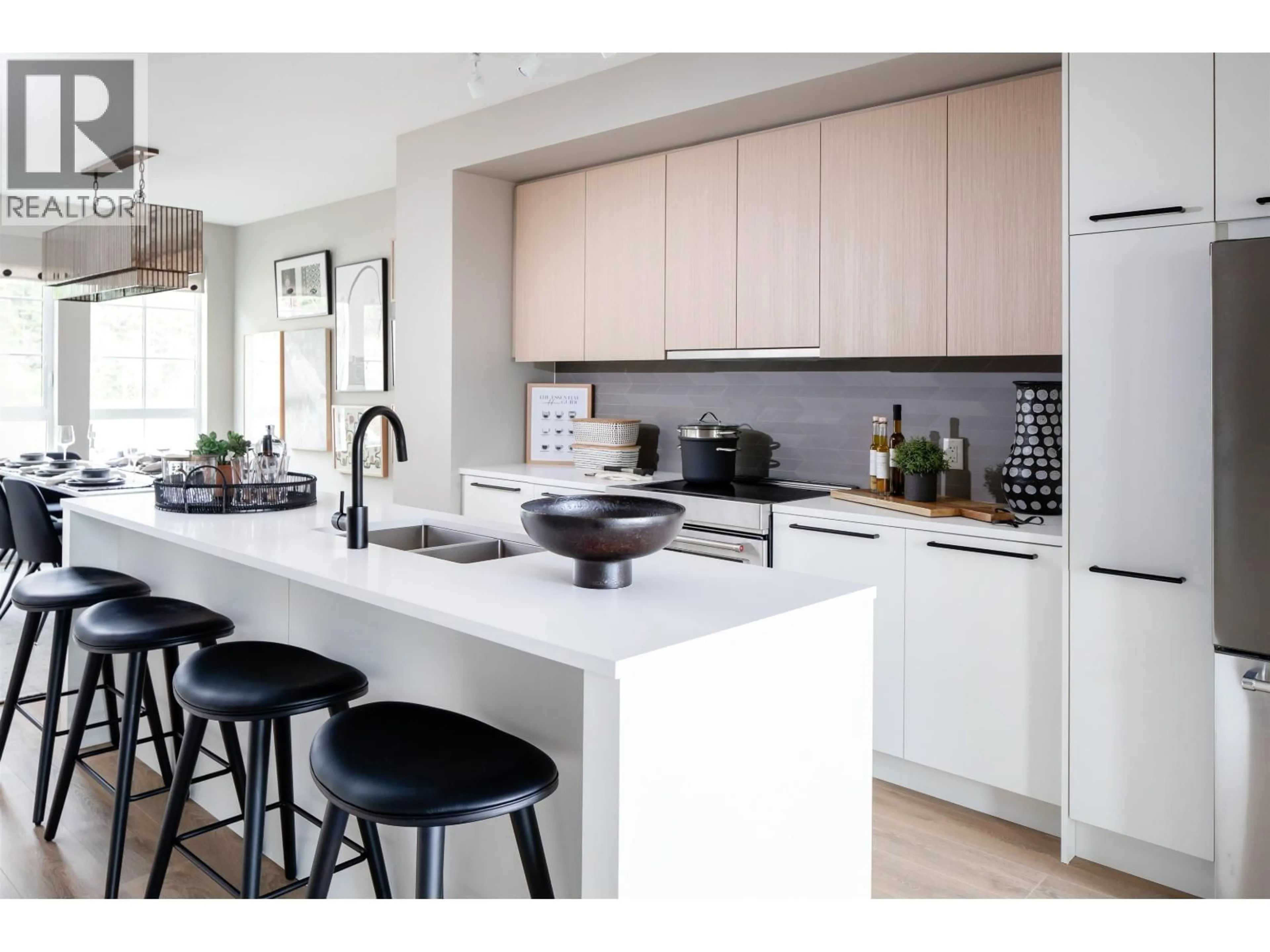 Contemporary kitchen, unknown for 1357 PEAKSIDE PLACE, Squamish British Columbia V8B1A8