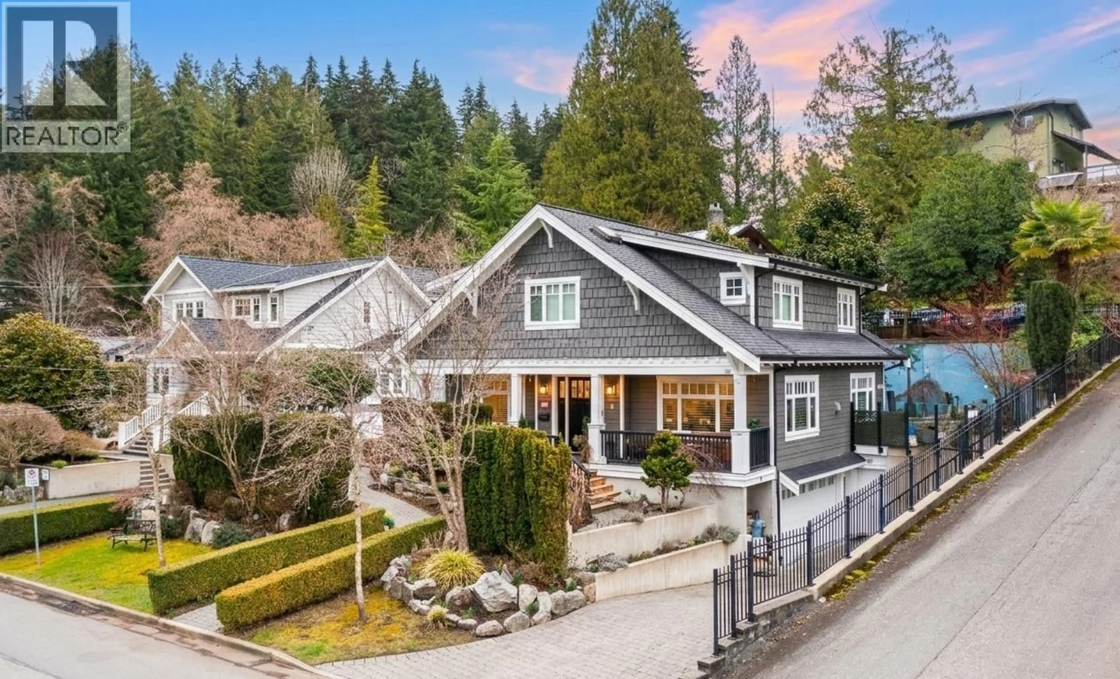 Home with vinyl exterior material, mountain view for 1232 HARRIS AVENUE, North Vancouver British Columbia V7G1X2