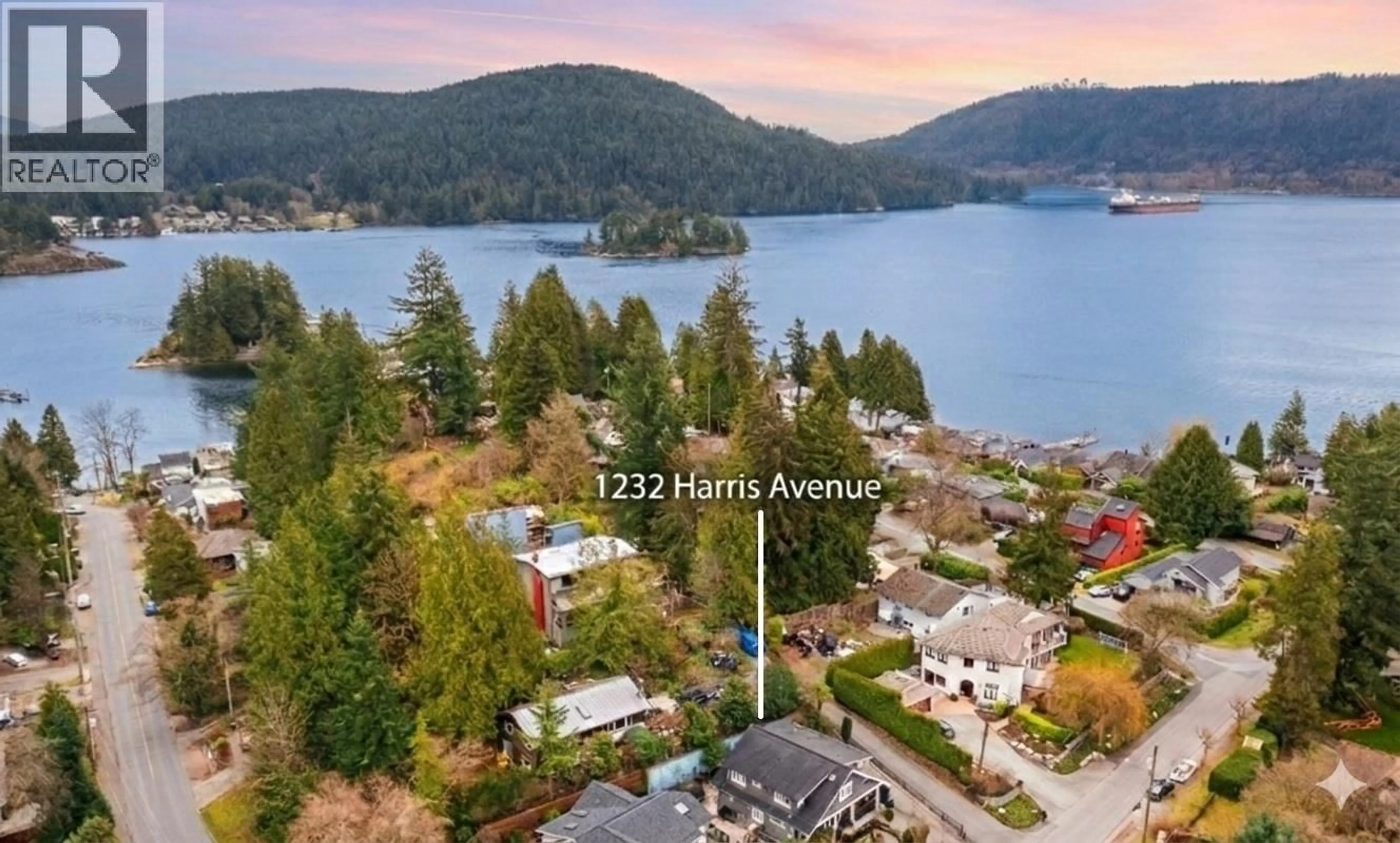 A pic from outside/outdoor area/front of a property/back of a property/a pic from drone, water/lake/river/ocean view for 1232 HARRIS AVENUE, North Vancouver British Columbia V7G1X2