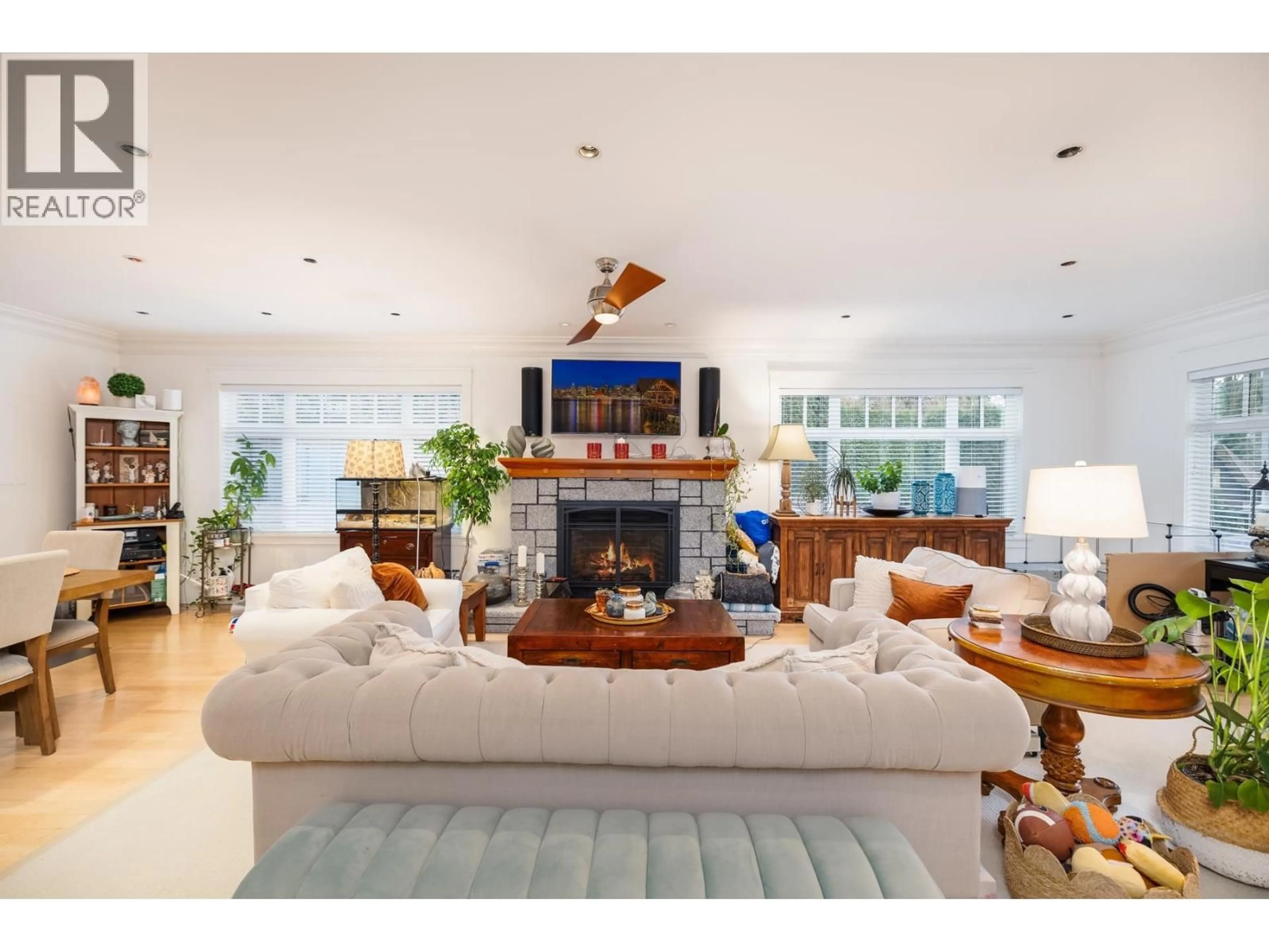 Living room with furniture, unknown for 1232 HARRIS AVENUE, North Vancouver British Columbia V7G1X2