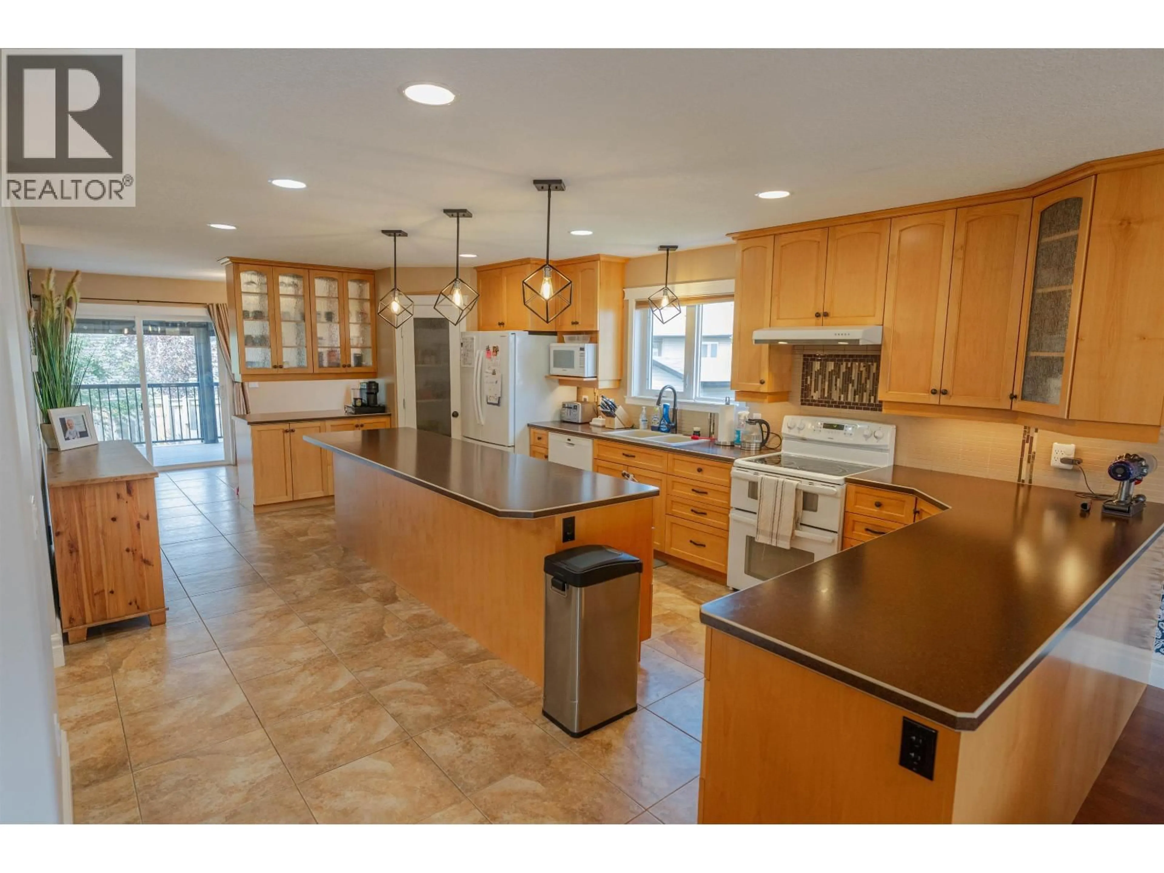 Open concept kitchen, ceramic/tile floor for 11716 88 STREET, Fort St. John British Columbia V1J0H8