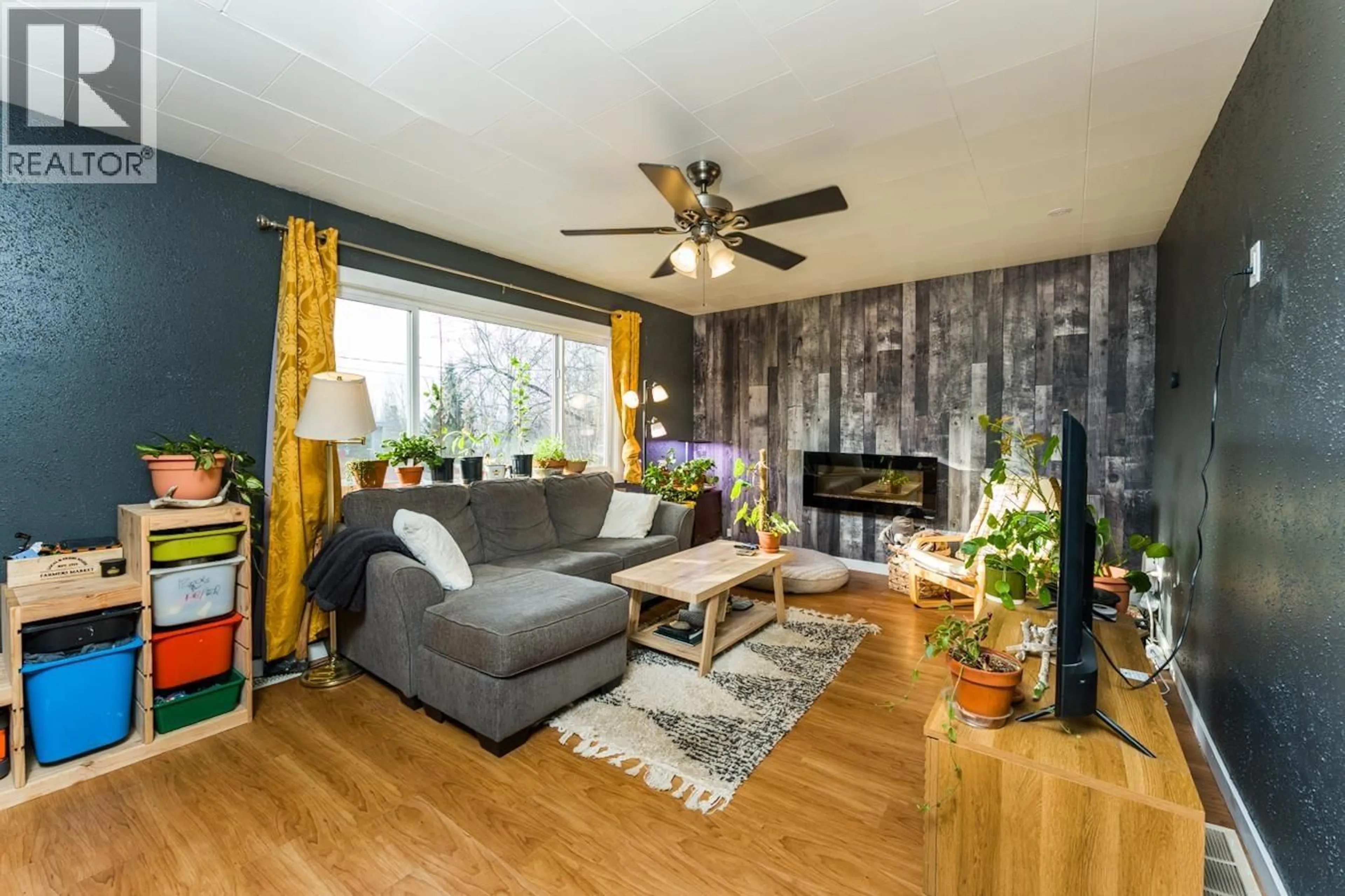 Living room with furniture, wood/laminate floor for 1180 CUDDIE CRESCENT, Prince George British Columbia V2L4C5