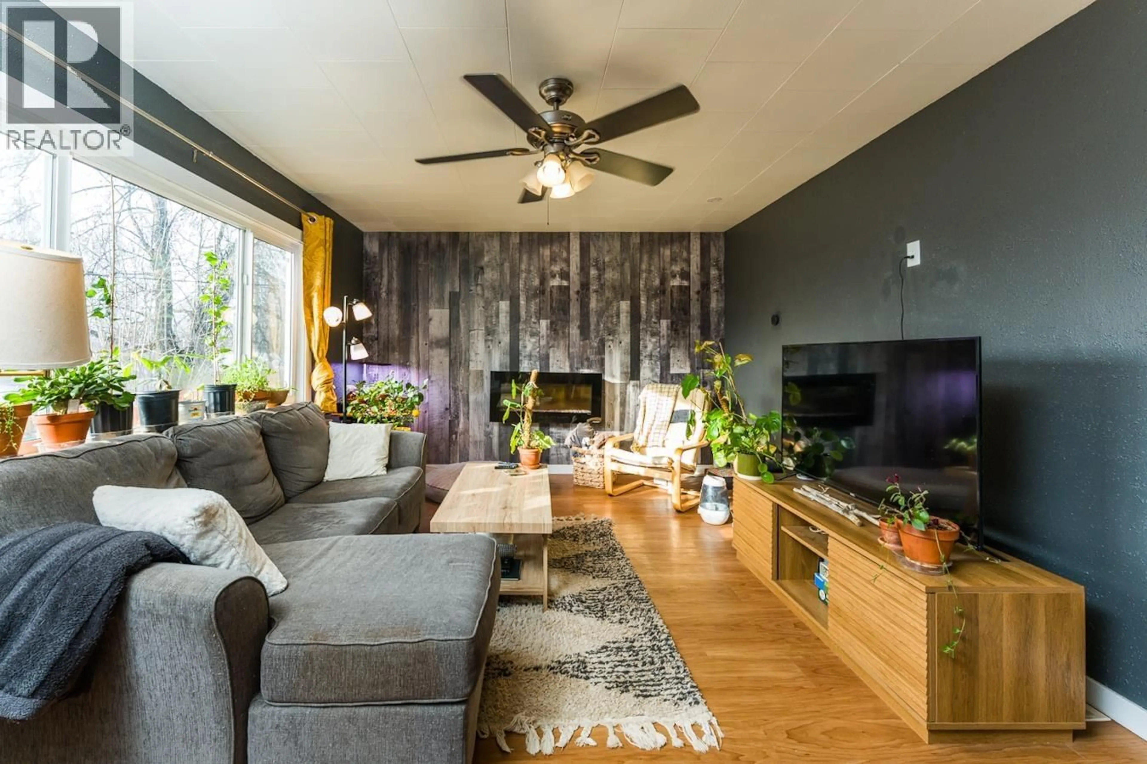 Living room with furniture, wood/laminate floor for 1180 CUDDIE CRESCENT, Prince George British Columbia V2L4C5