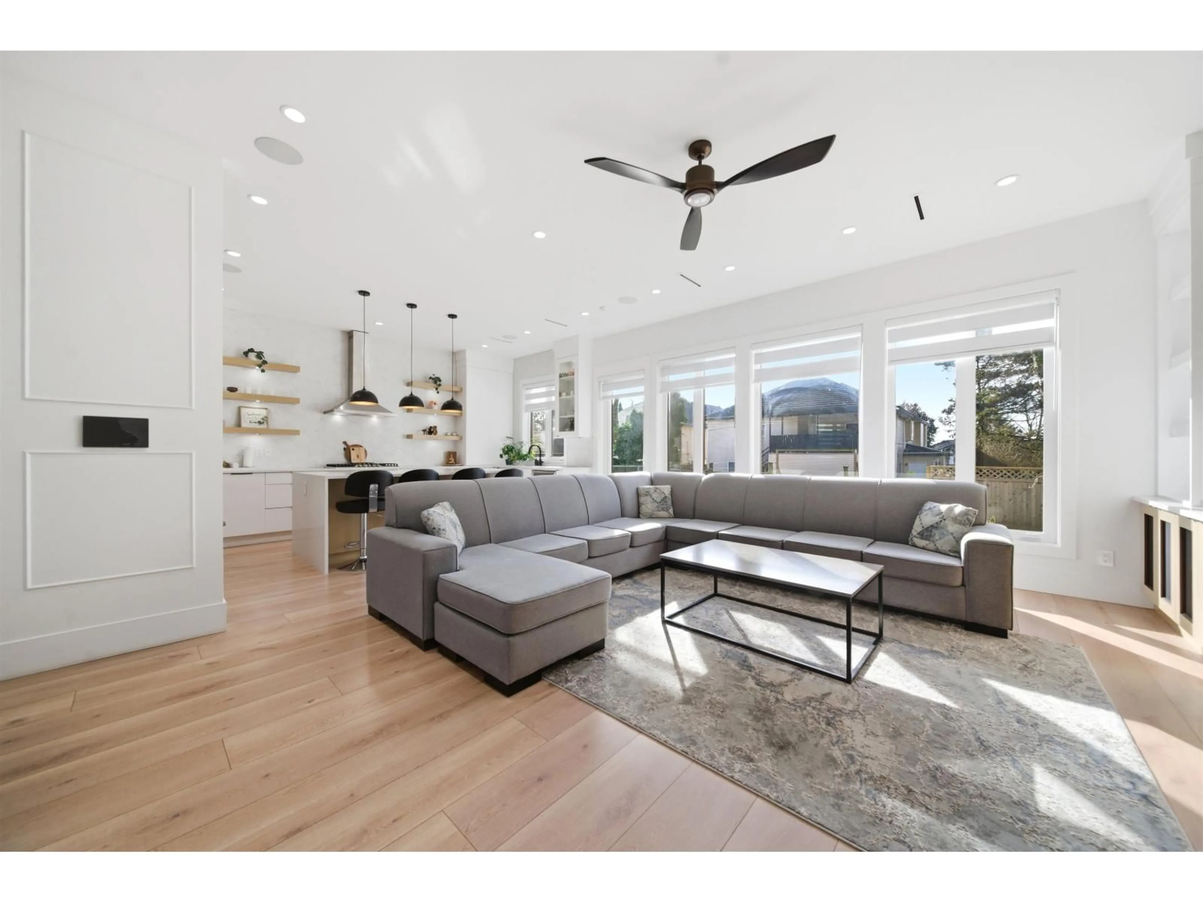 Living room with furniture, unknown for 14718 90A AVENUE, Surrey British Columbia V3R1B2