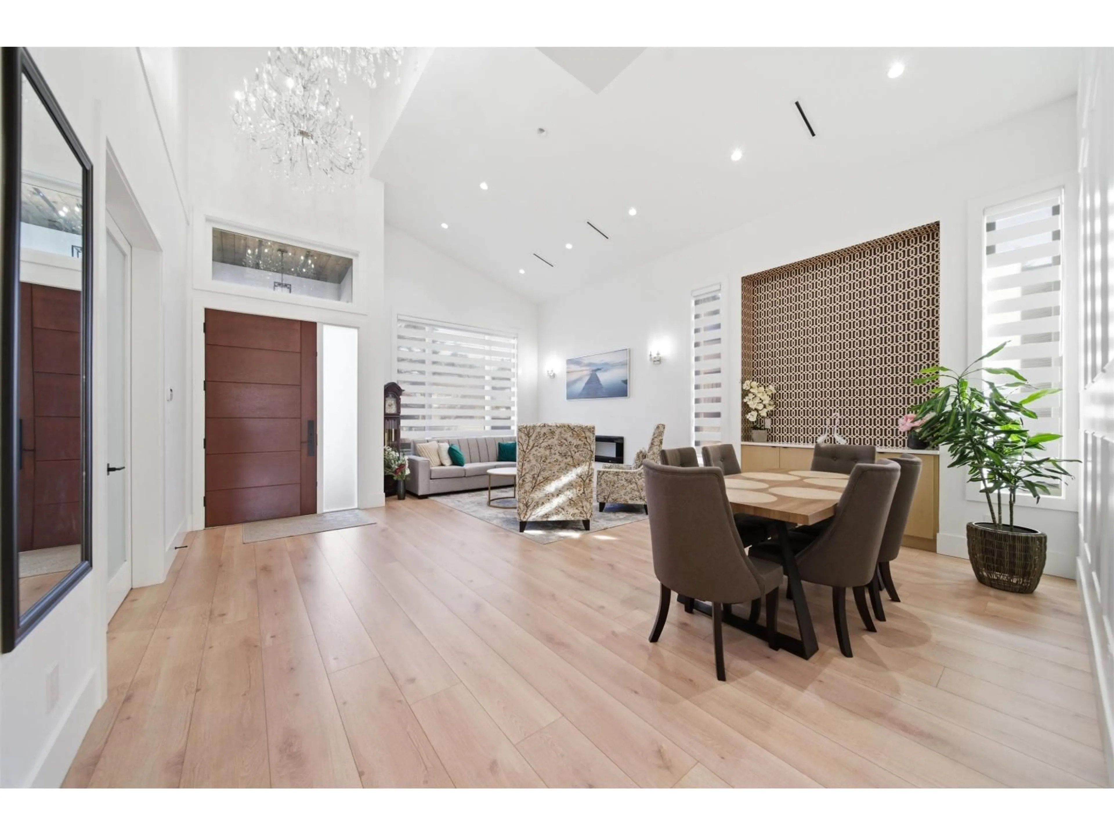 Dining room, wood/laminate floor for 14718 90A AVENUE, Surrey British Columbia V3R1B2