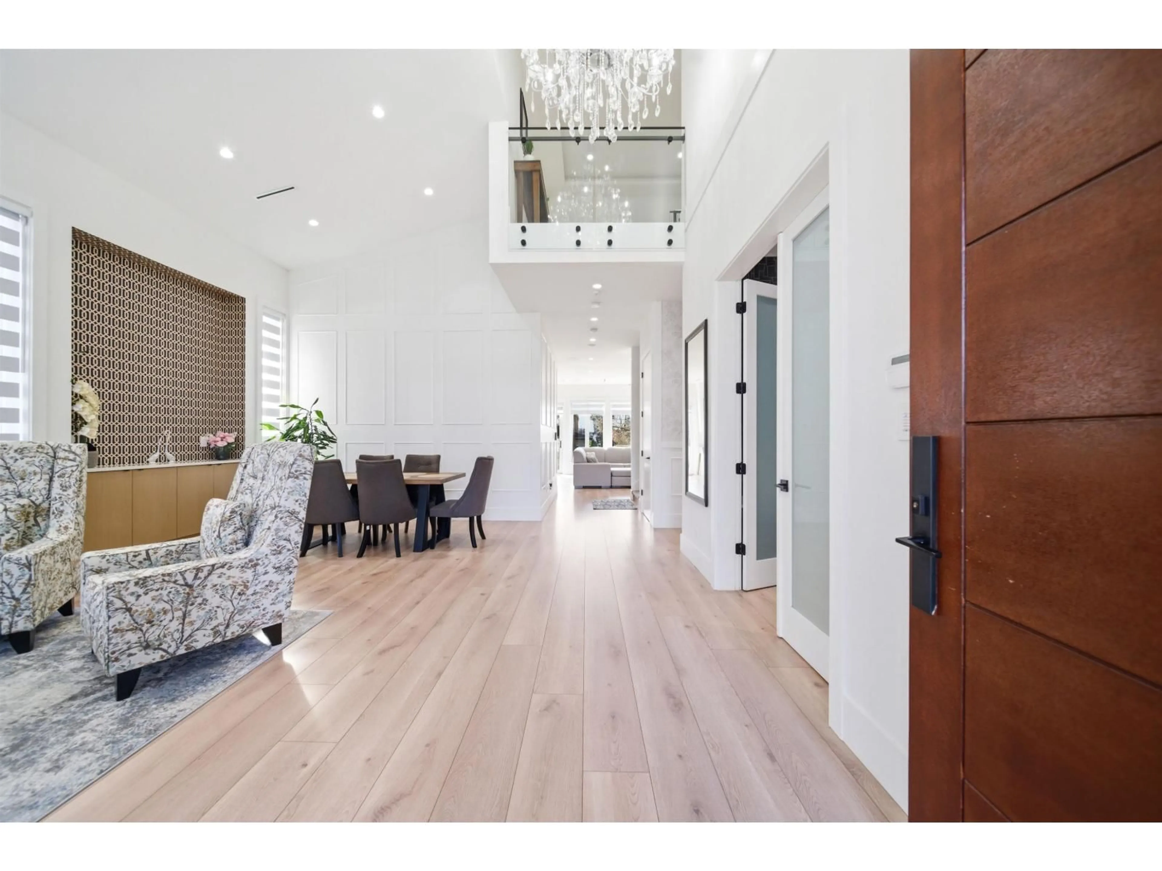 Indoor entryway for 14718 90A AVENUE, Surrey British Columbia V3R1B2