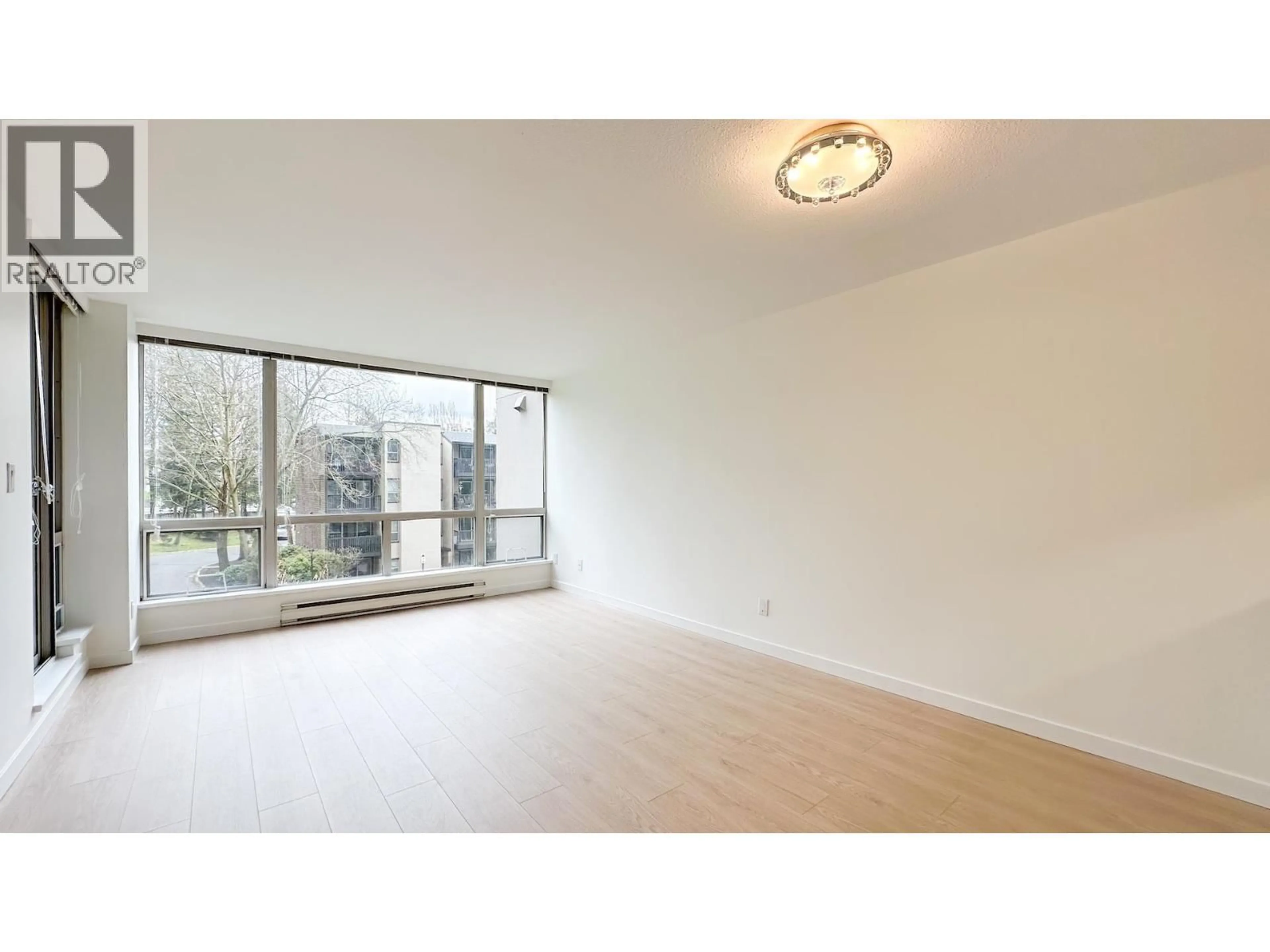 A pic of a room for 407 - 9633 MANCHESTER DRIVE, Burnaby British Columbia V3N4Y9