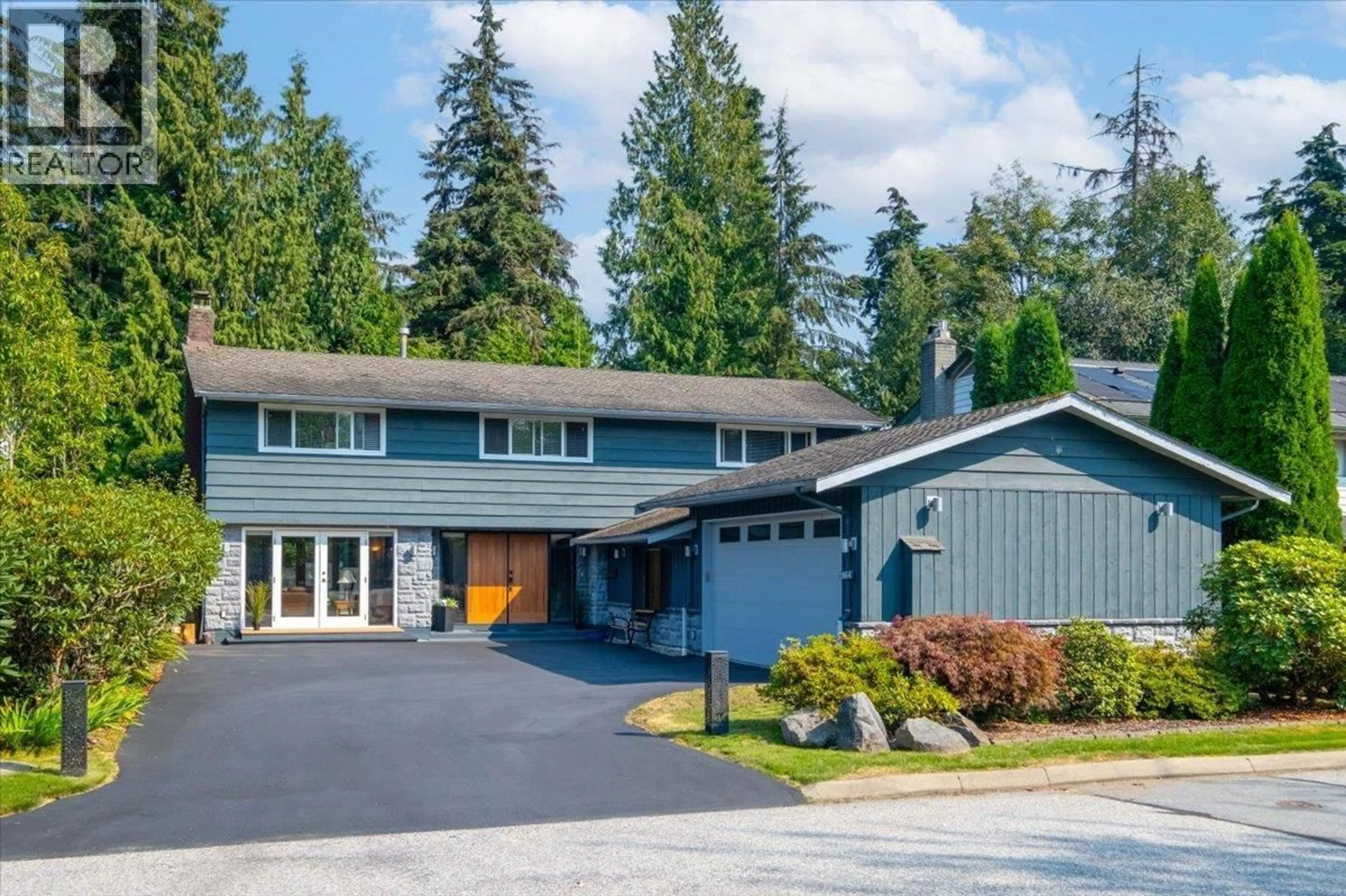 Home with vinyl exterior material, street for 2864 BUSHNELL PLACE, North Vancouver British Columbia V7J2Y8