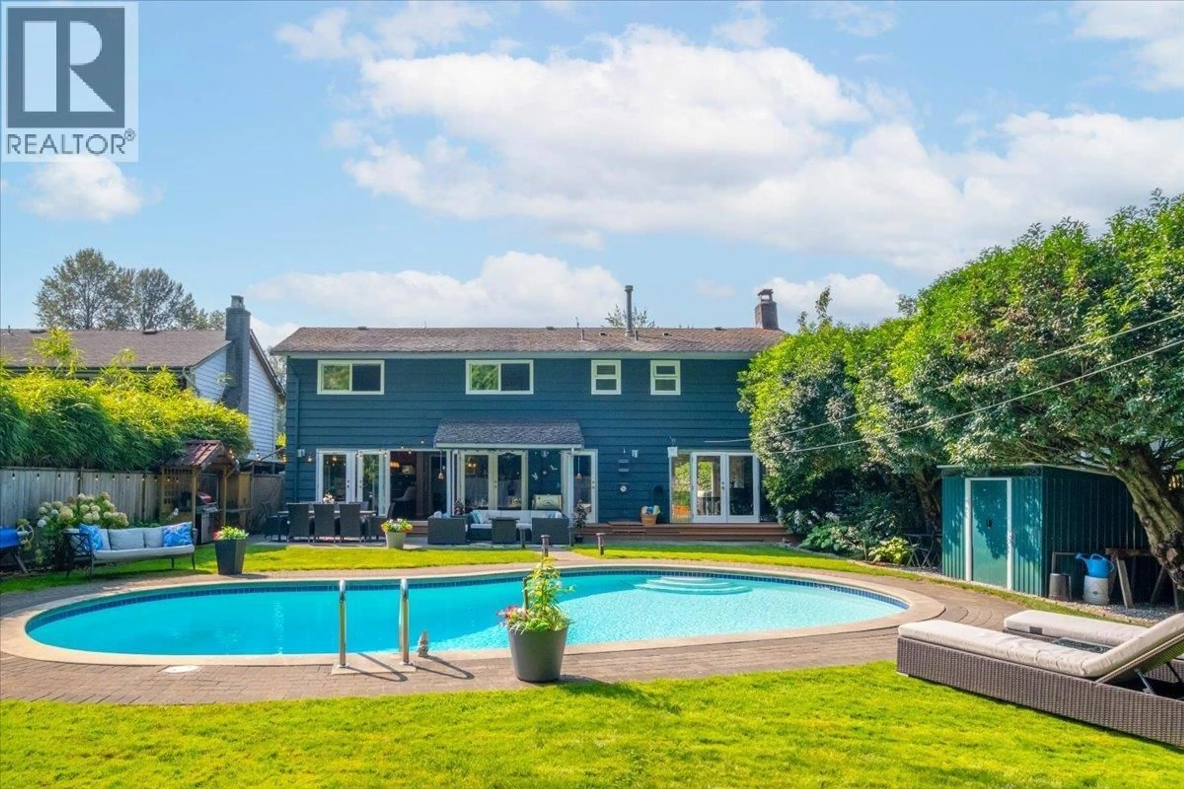 Pool for 2864 BUSHNELL PLACE, North Vancouver British Columbia V7J2Y8