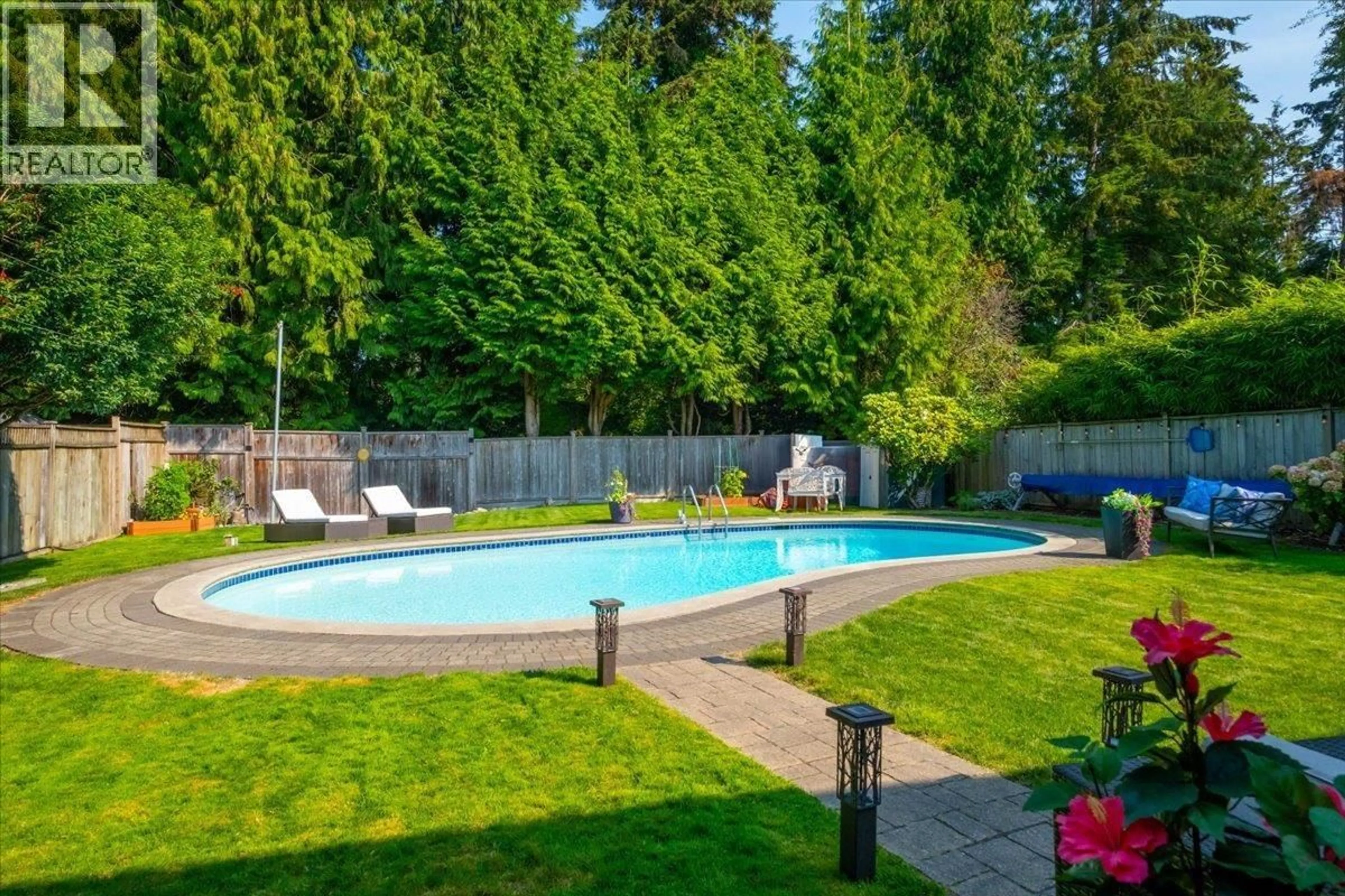 Pool for 2864 BUSHNELL PLACE, North Vancouver British Columbia V7J2Y8