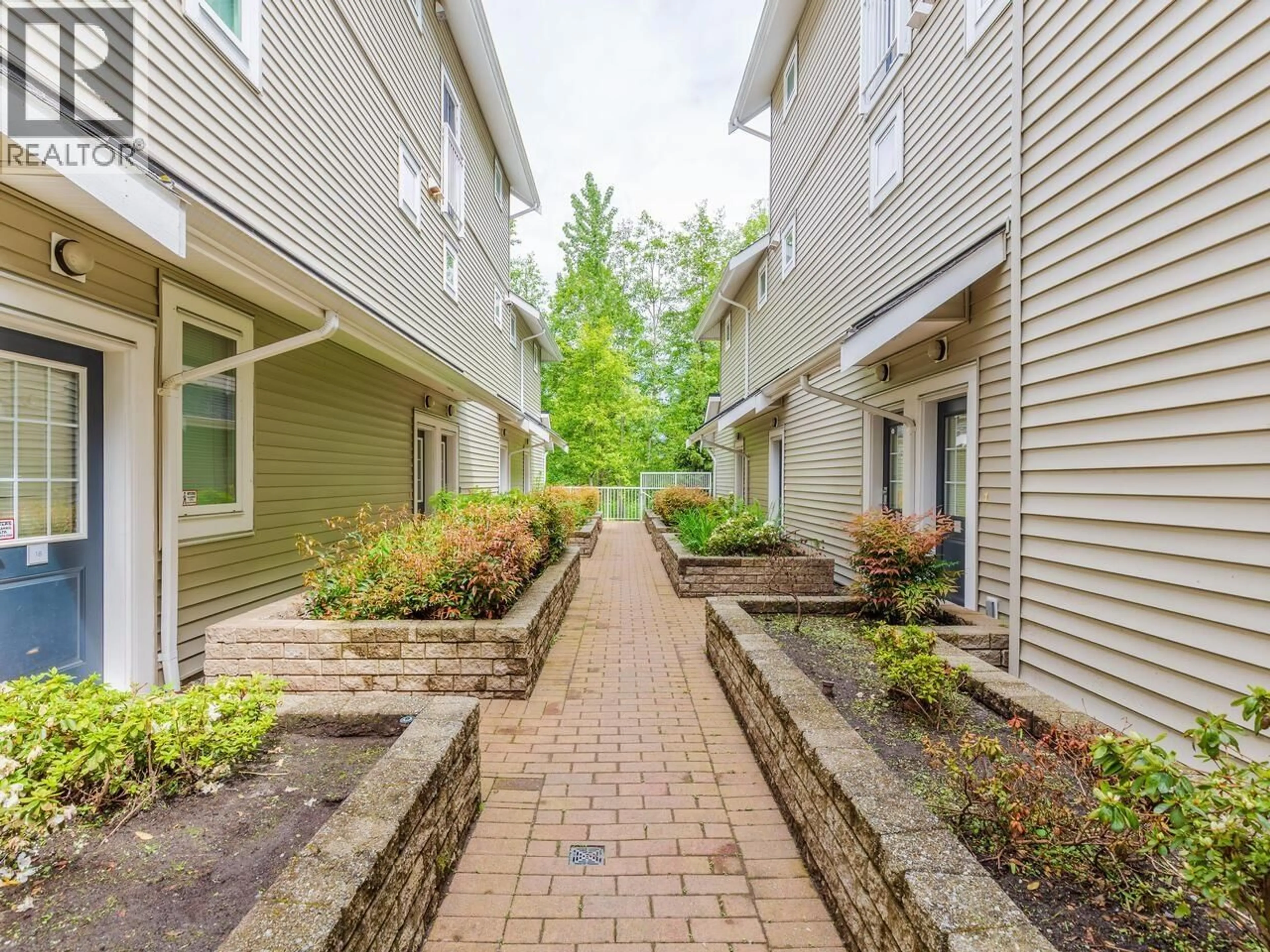 Patio, street for 42 - 6965 HASTINGS STREET, Burnaby British Columbia V5B1S9
