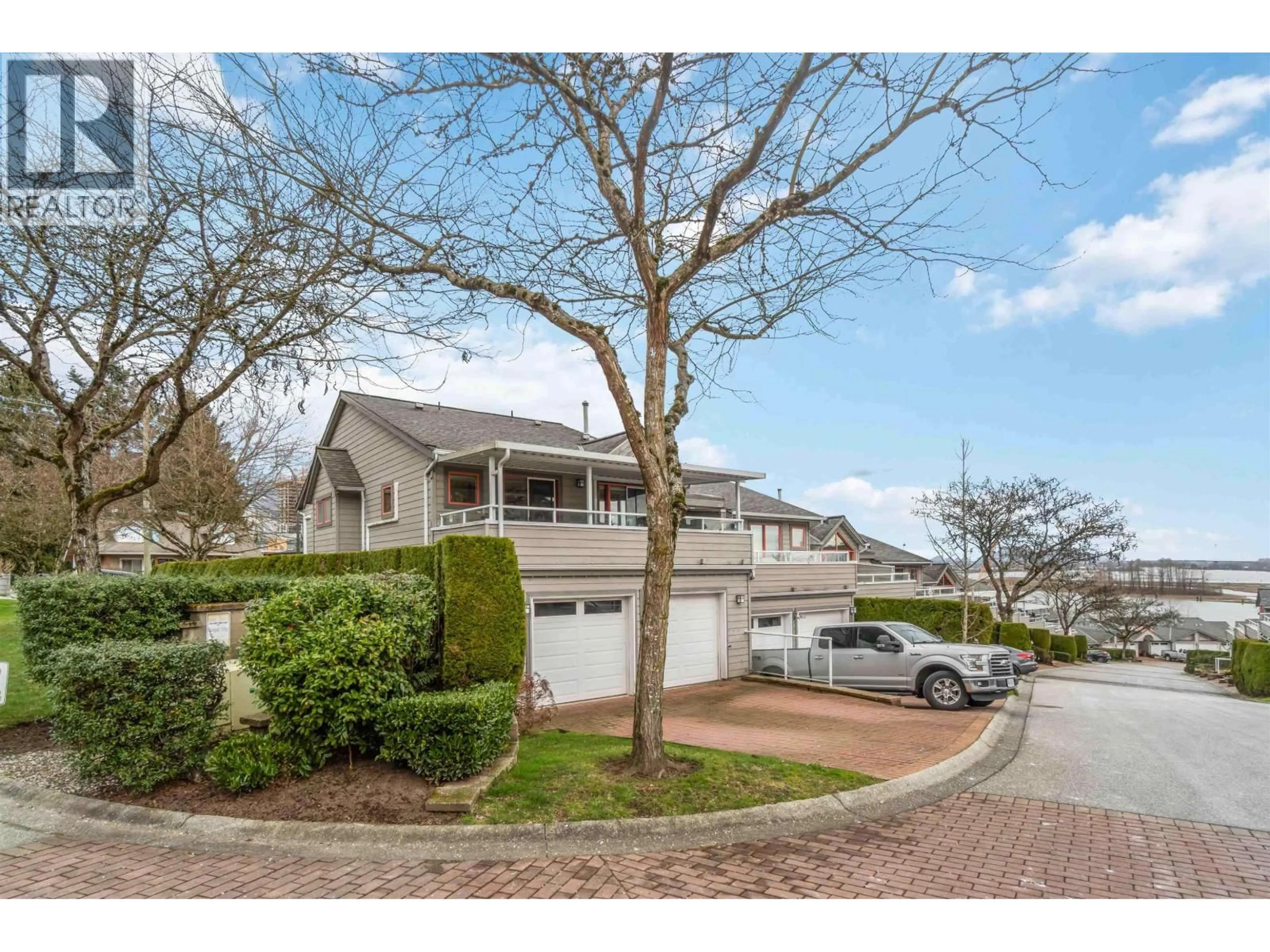A pic from outside/outdoor area/front of a property/back of a property/a pic from drone, street for 54 - 323 GOVERNORS COURT, New Westminster British Columbia V3L5S6