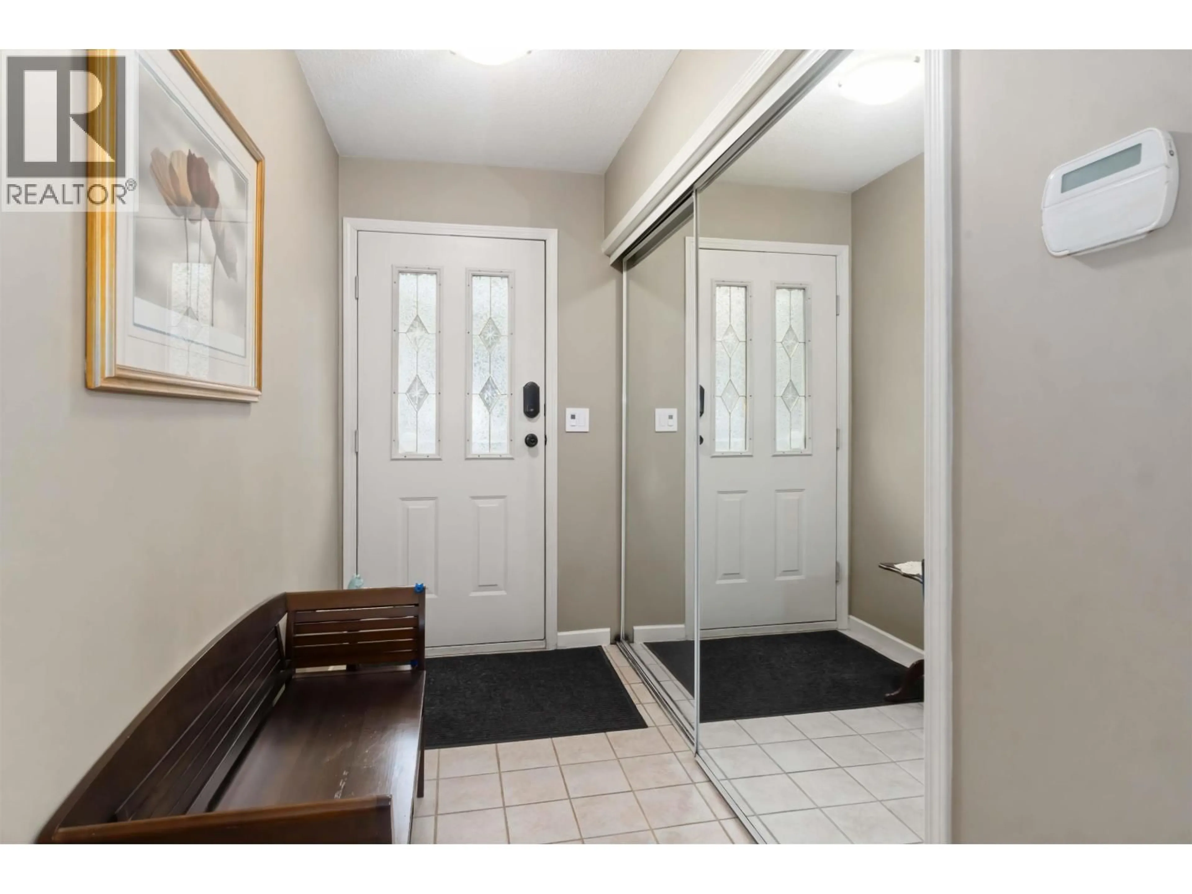 Indoor entryway for 54 - 323 GOVERNORS COURT, New Westminster British Columbia V3L5S6