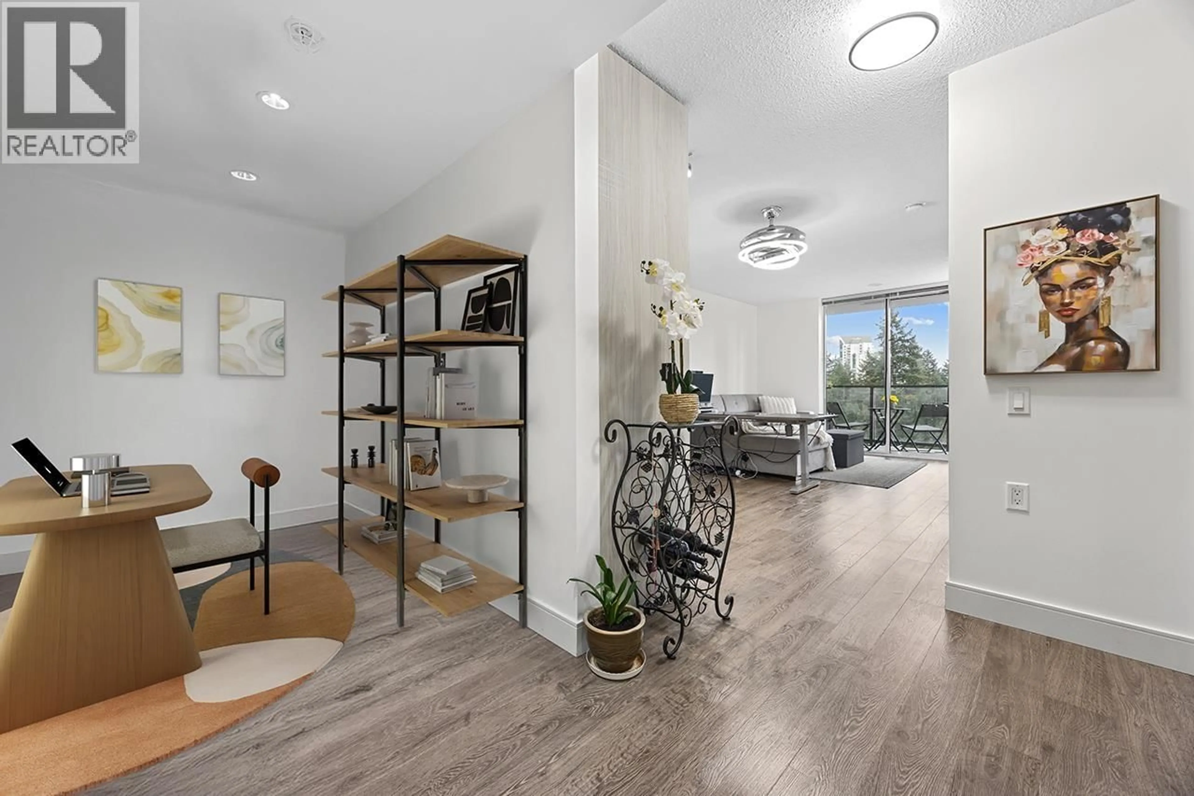 Indoor entryway for 1103 - 3007 GLEN DRIVE, Coquitlam British Columbia V3B0L8