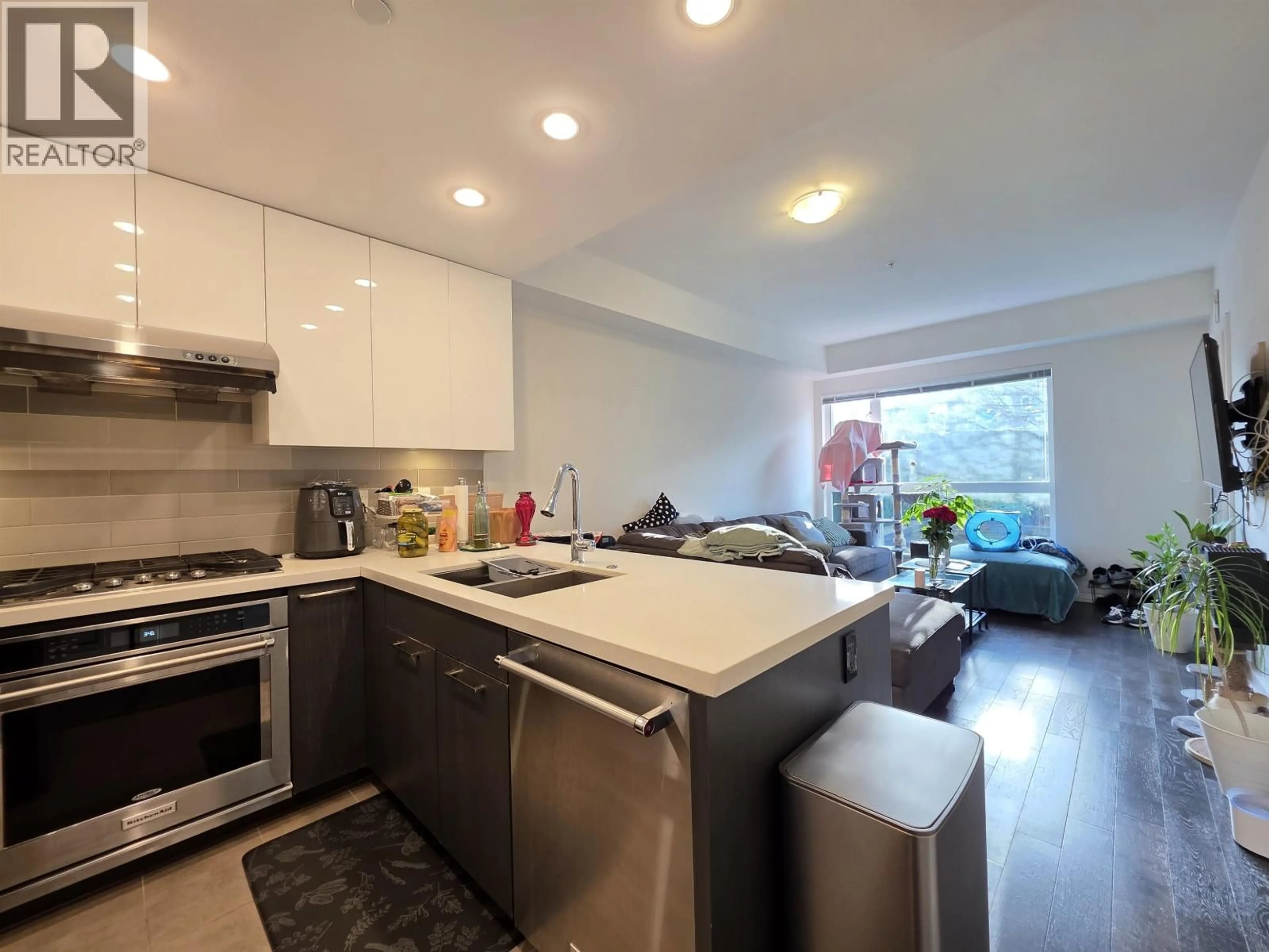 Open concept kitchen, unknown for 122 - 5311 CEDARBRIDGE WAY, Richmond British Columbia V6X0M3