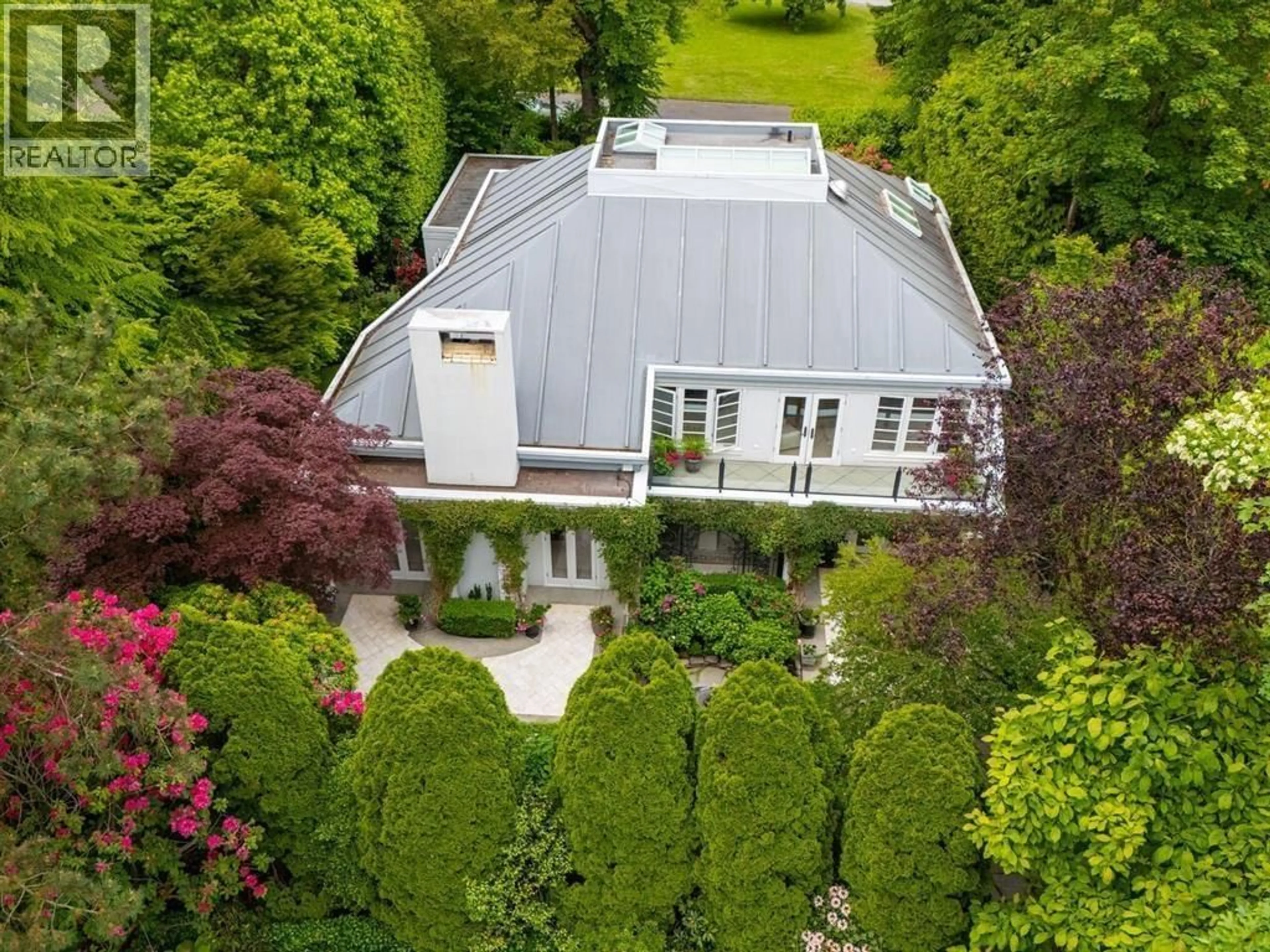 A pic from outside/outdoor area/front of a property/back of a property/a pic from drone, building for 1660 ANGUS DRIVE, Vancouver British Columbia V6J4H3