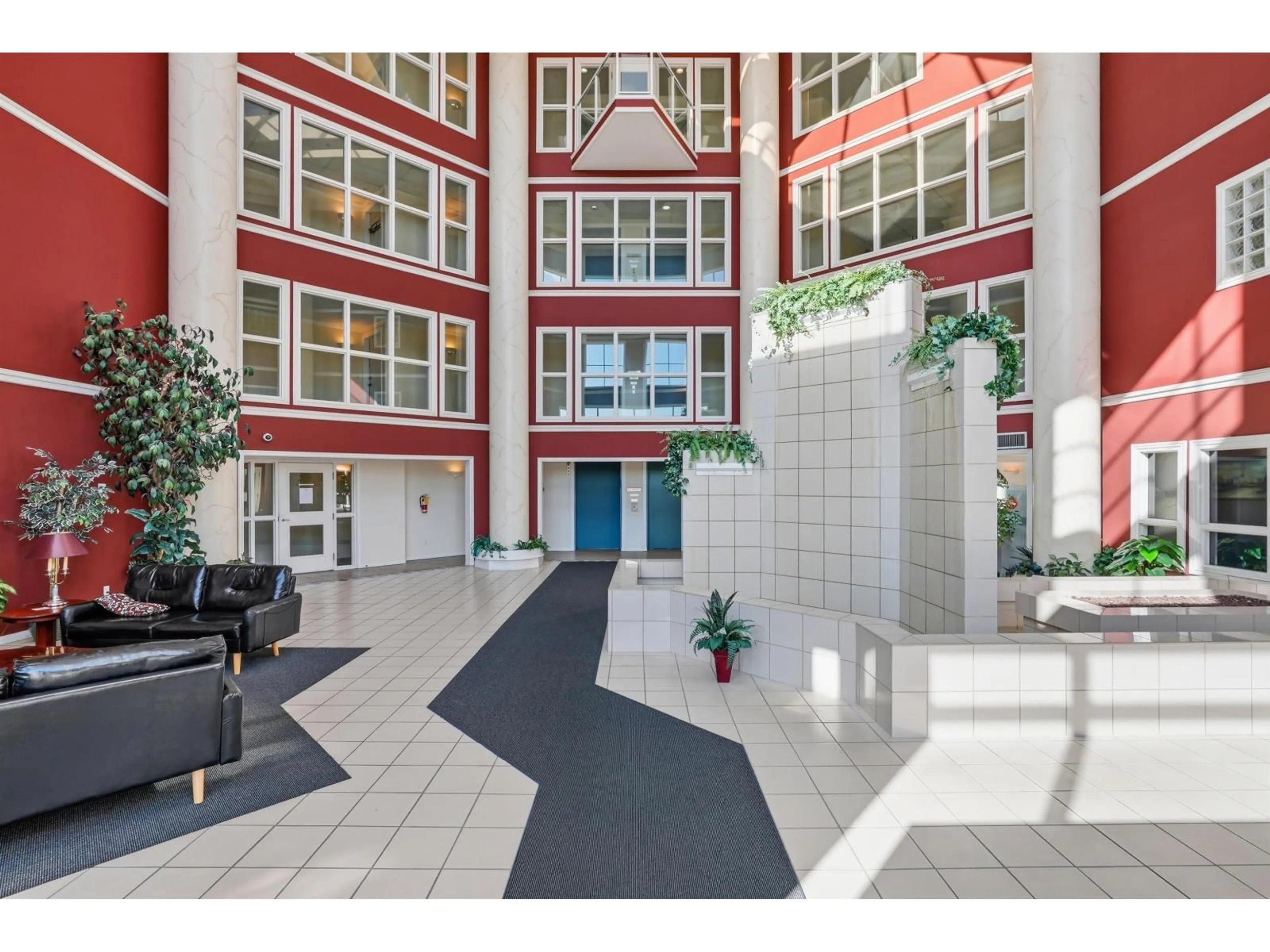 Indoor foyer for 411 - 2626 COUNTESS STREET, Abbotsford British Columbia V2T2V7