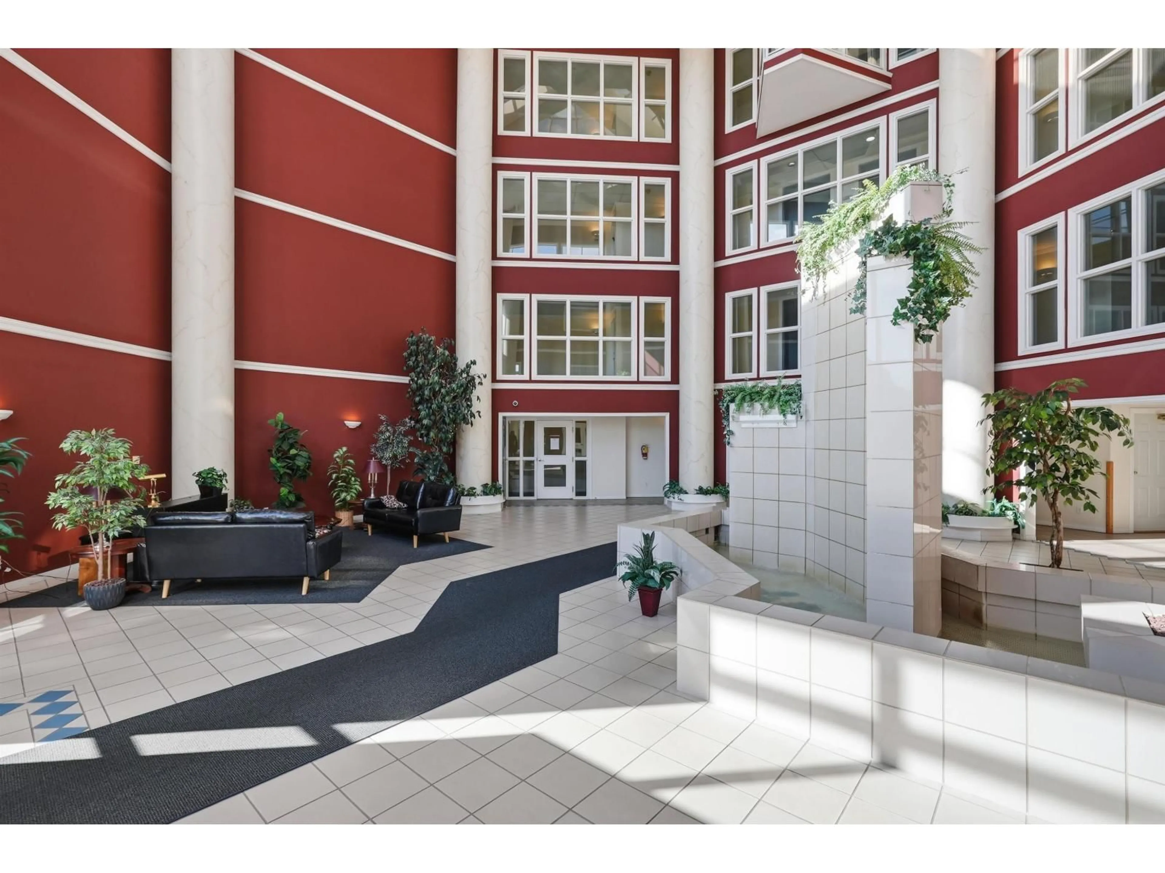 Indoor foyer for 411 - 2626 COUNTESS STREET, Abbotsford British Columbia V2T2V7