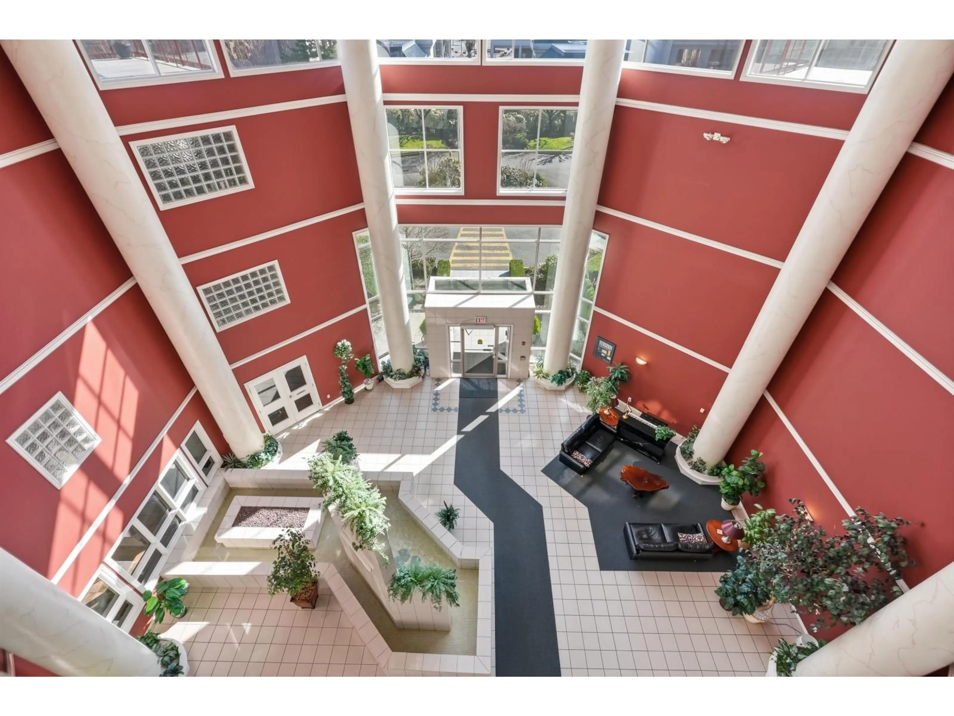 Indoor foyer for 411 - 2626 COUNTESS STREET, Abbotsford British Columbia V2T2V7