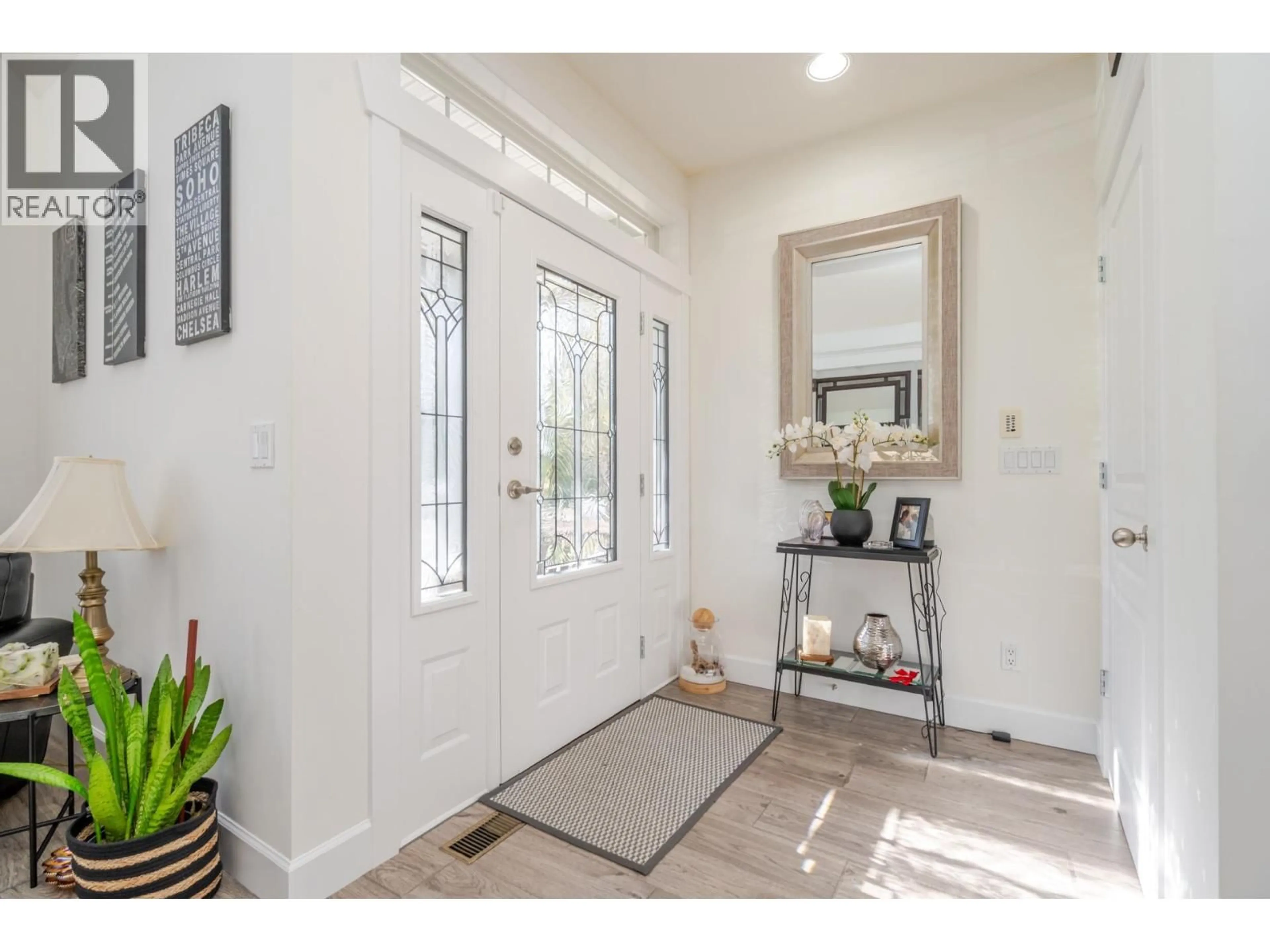 Indoor entryway for 10510 BAKER PLACE, Maple Ridge British Columbia V2W2C2