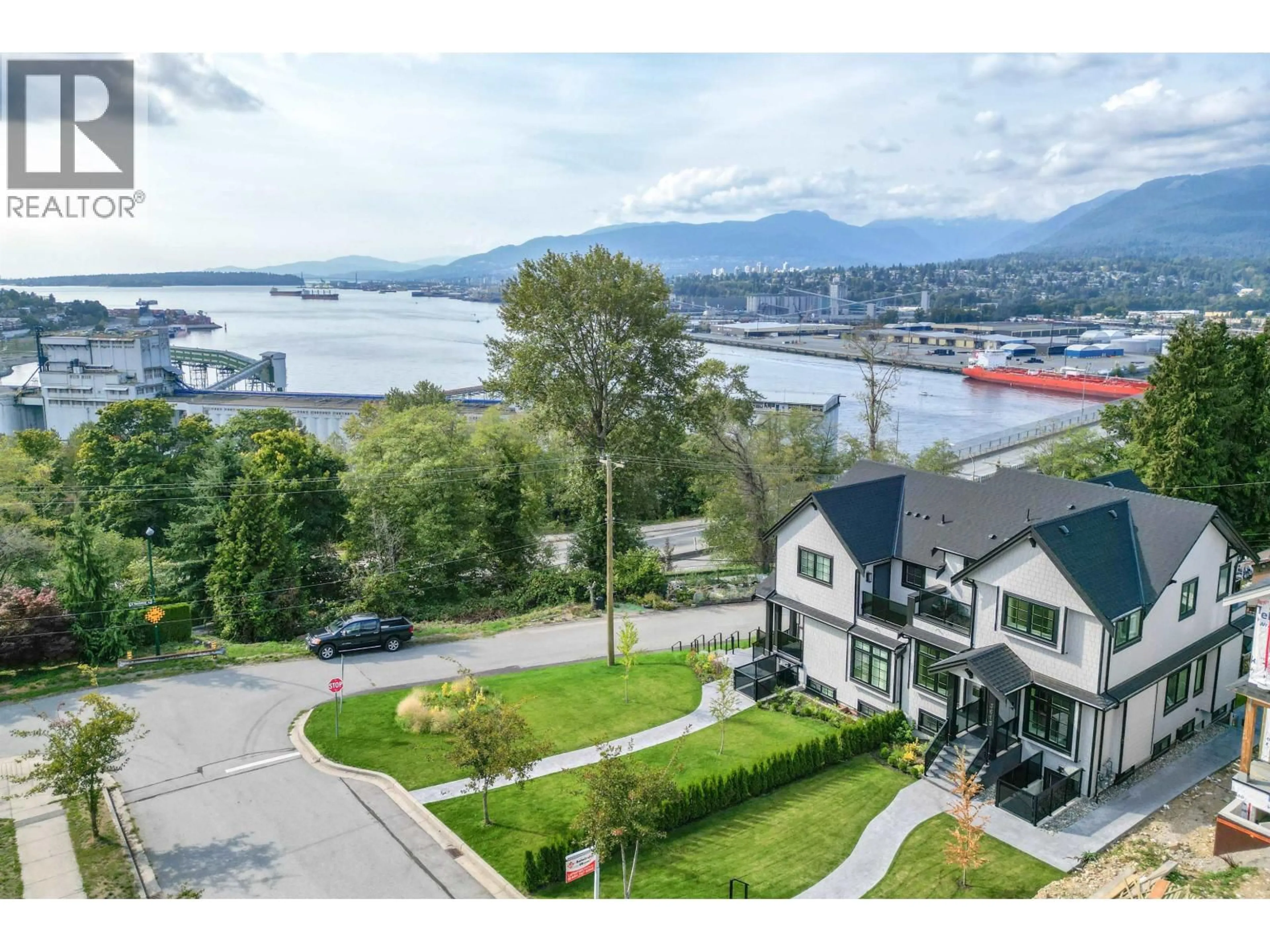 A pic from outside/outdoor area/front of a property/back of a property/a pic from drone, water/lake/river/ocean view for 3615 YALE STREET, Vancouver British Columbia V5K1C8