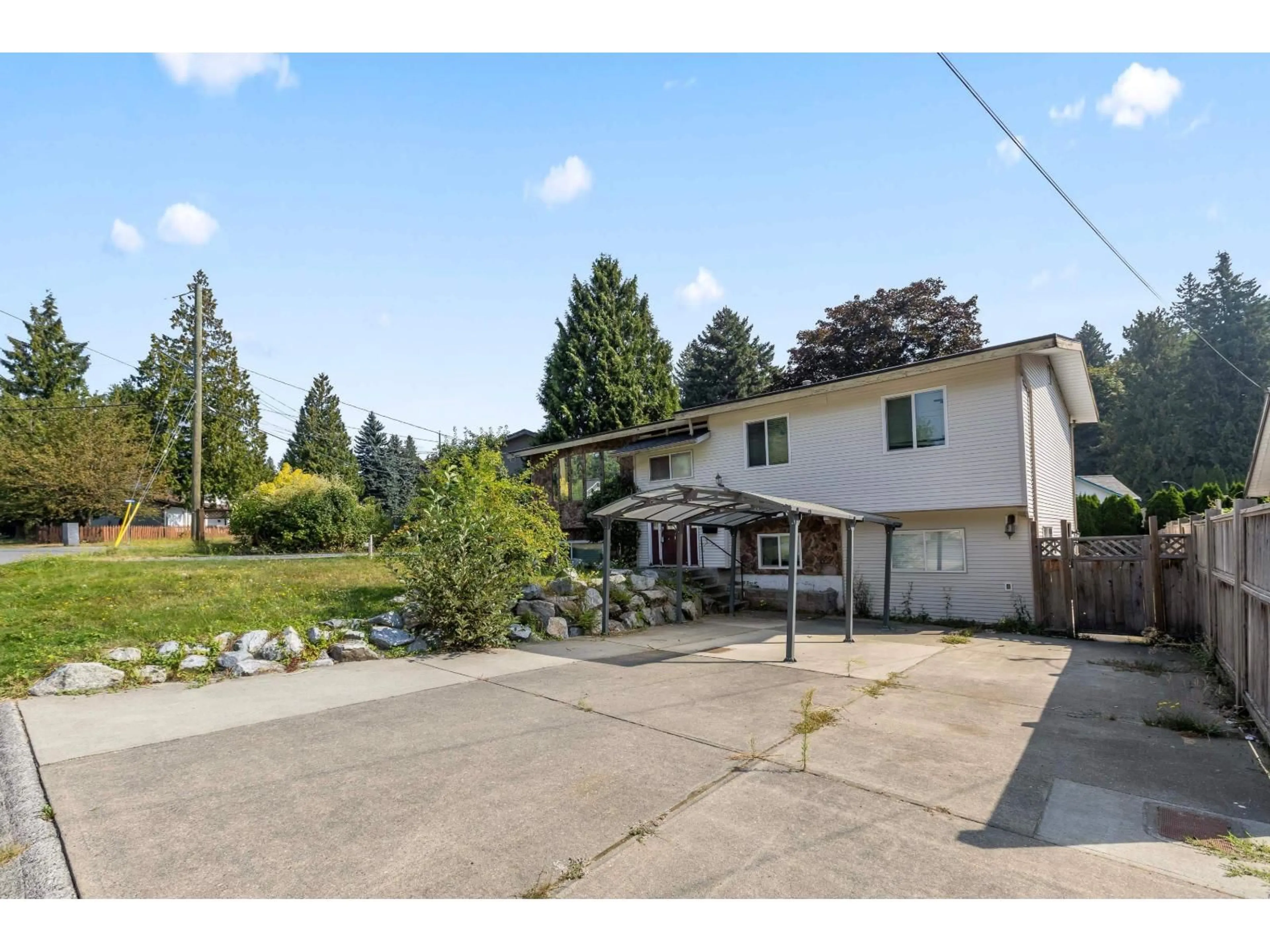 A pic from outside/outdoor area/front of a property/back of a property/a pic from drone, street for 8074 WAXBERRY CRESCENT, Mission British Columbia V2V5K1