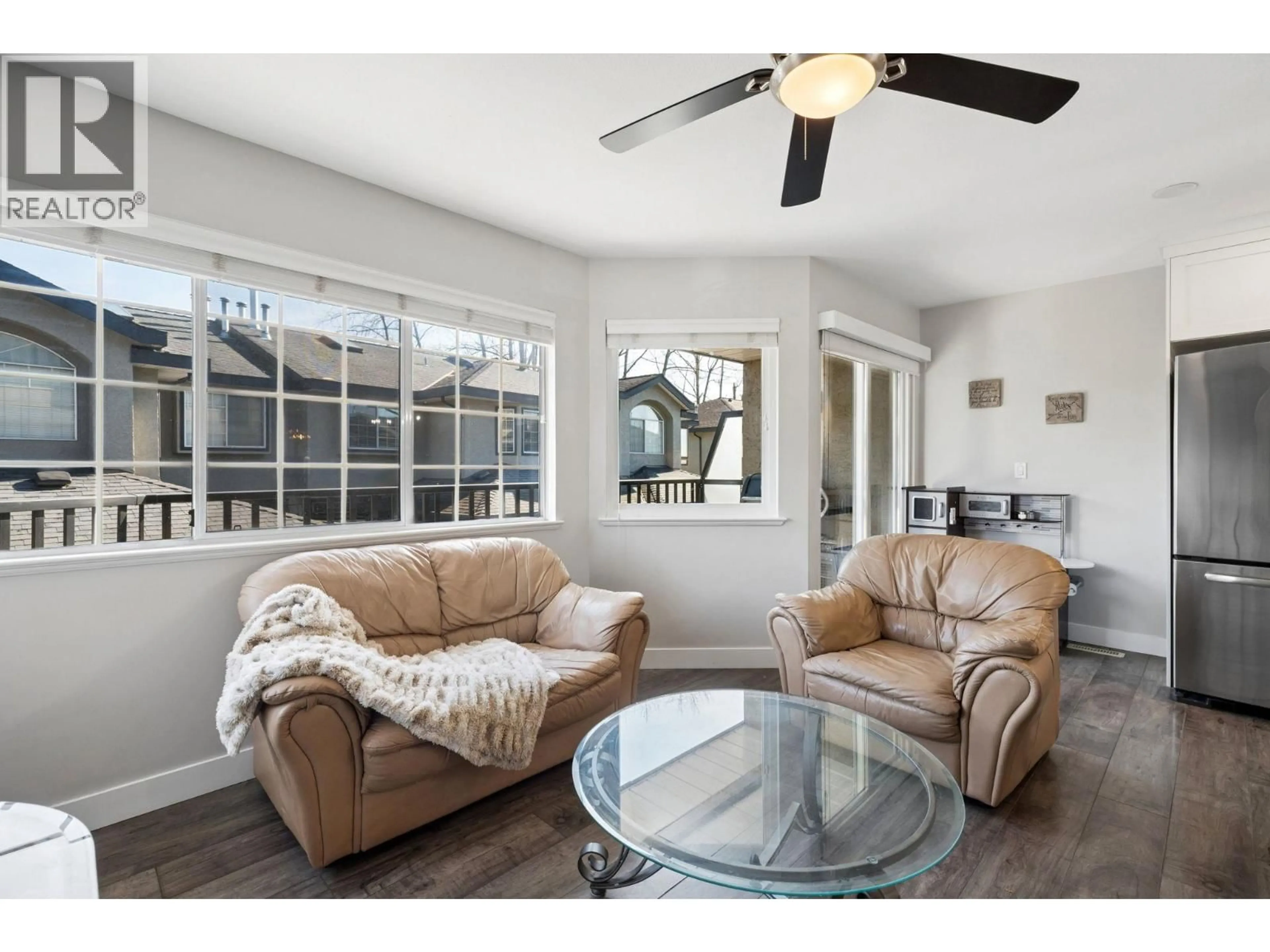 Living room with furniture, wood/laminate floor for 33 - 22488 116 AVENUE, Maple Ridge British Columbia V2X0X6