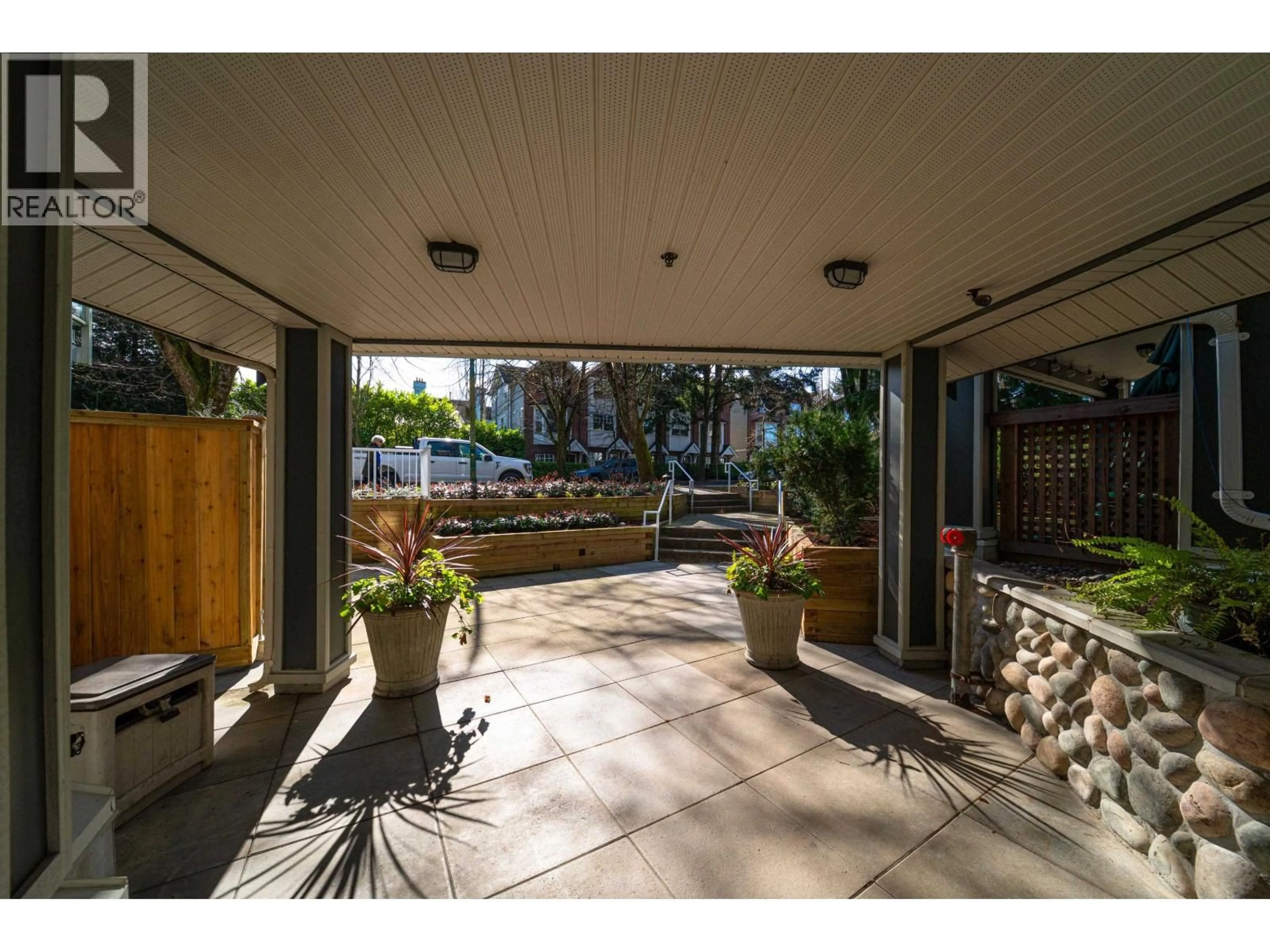 Indoor foyer for PH3 - 865 15 AVENUE, Vancouver British Columbia V5Z1R8